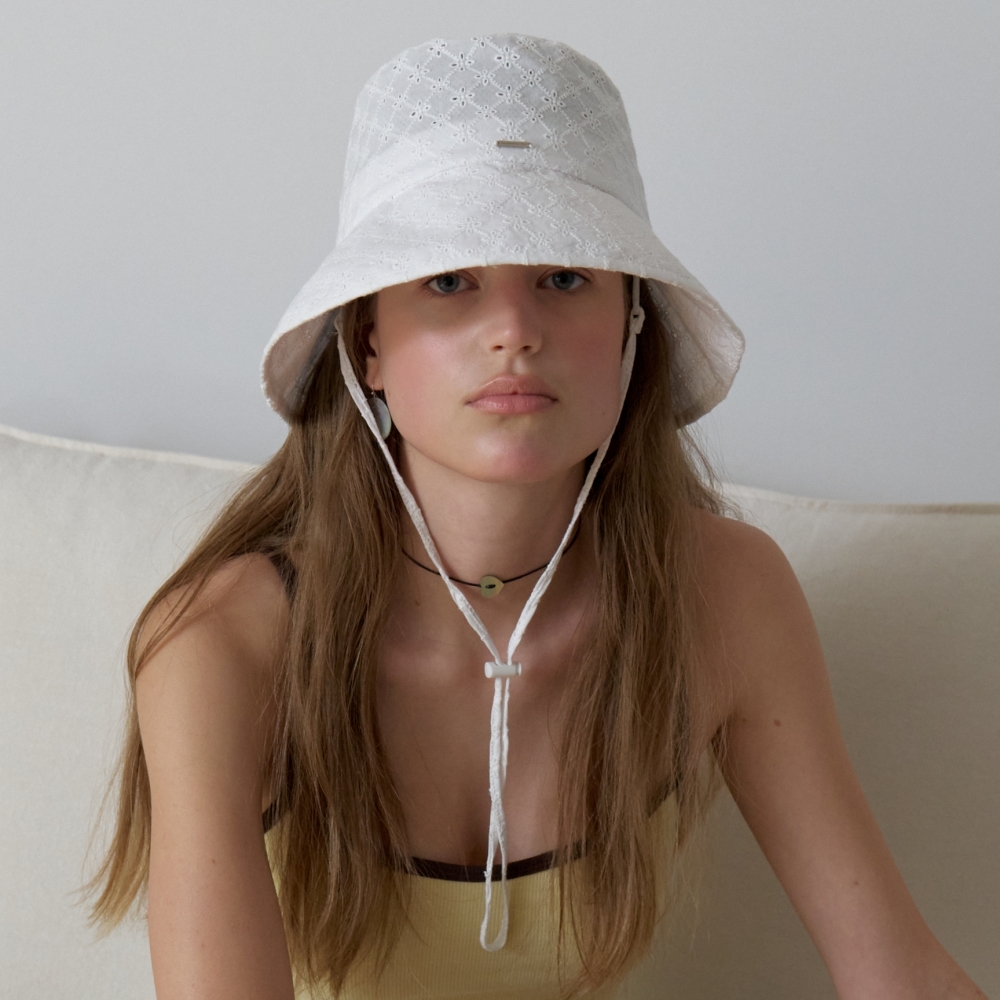 러브미몬스터 피크닉 플라워 레이스 버킷햇 화이트(lovememonster Picnic Flower Lace Bucket Hat WHITE) - 2