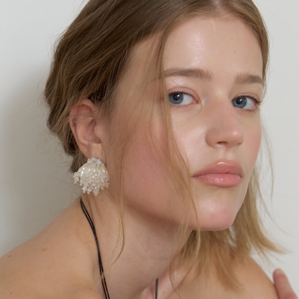 러브미몬스터 크리스탈 부케 귀걸이 아이보리(lovememonster Crystal Bouquet Earrings IVORY) - 6