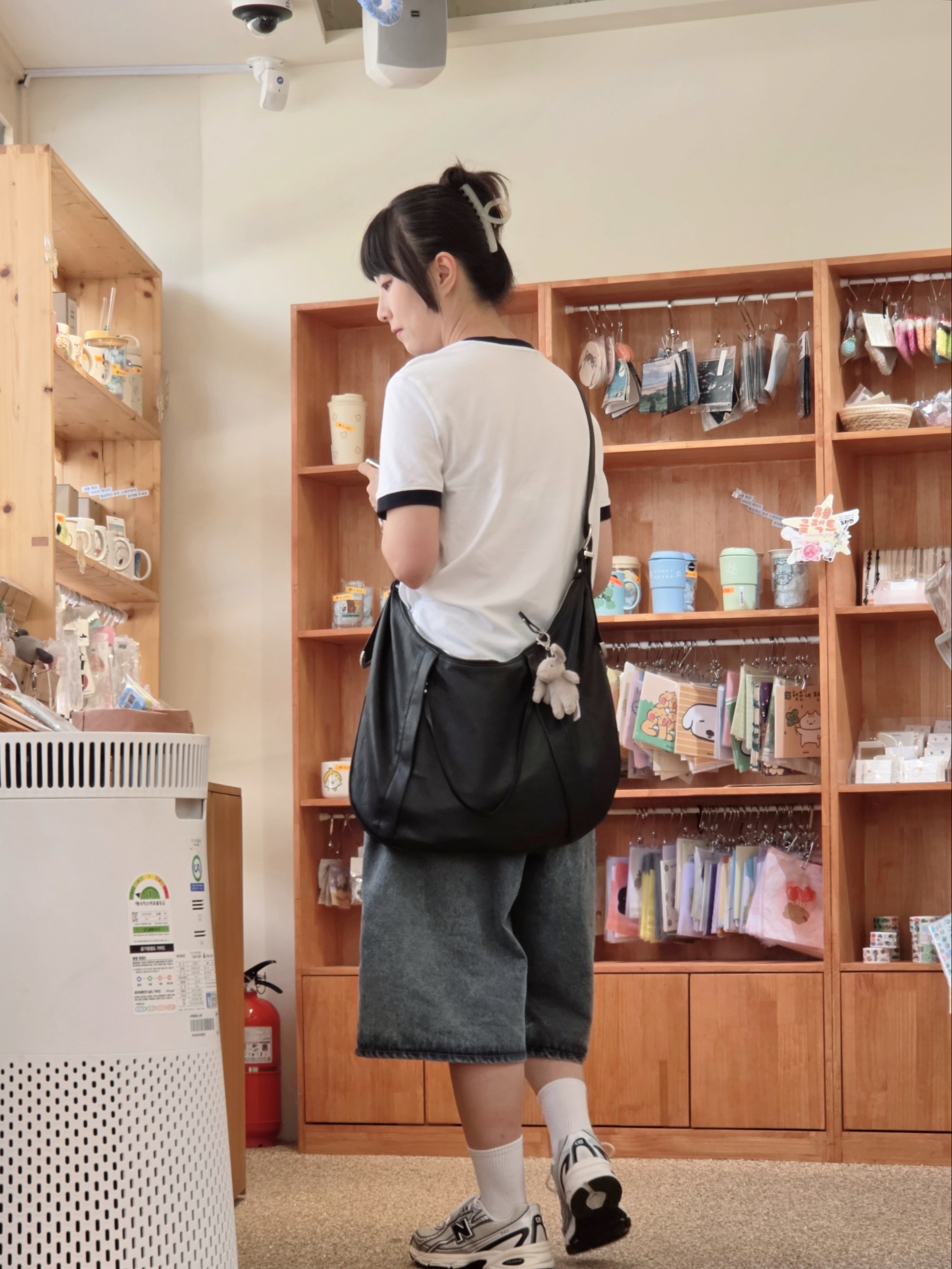 젤리캣 바쉬풀 버니 백 참 베이지, 뉴발란스 740 씨 솔트 블랙 착용 스타일