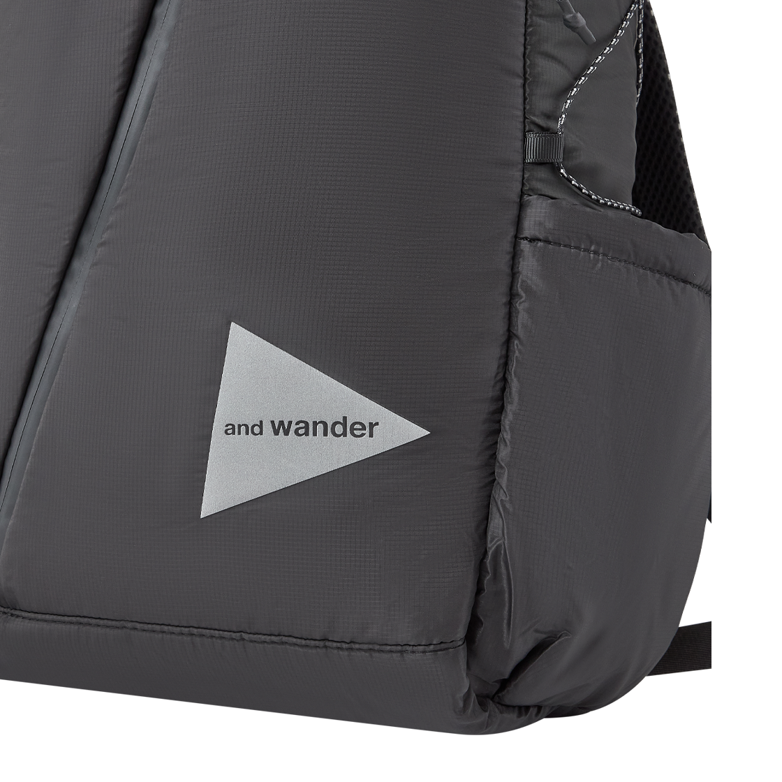 앤드 원더 146 푸퍼 미니 립스탑 데이팩 블랙 - 26FW(And Wander 146 Puffer Mini Ripstop Daypack Black - 26FW) - 5