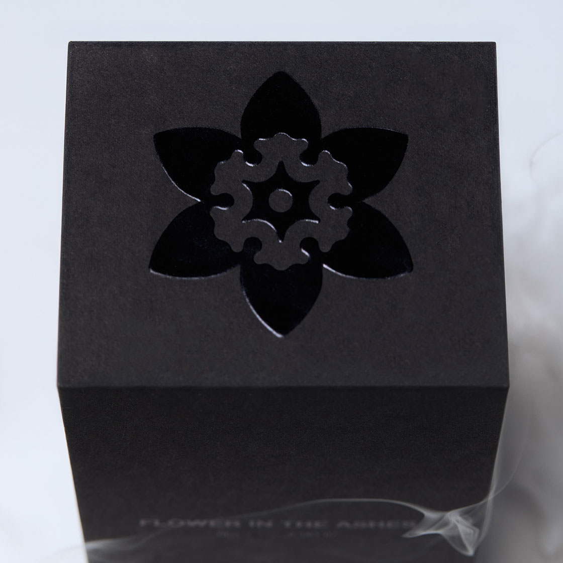 플라워 인 디 애쉬스 엑스트레 드 퍼퓸 10ML(FLOWER IN THE ASHES EXTRAIT DE PARFUM 10ML) - 4
