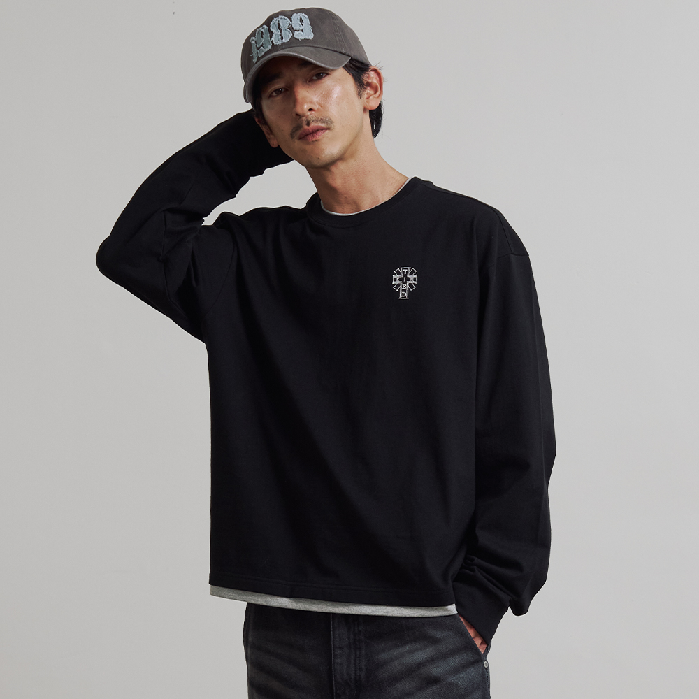 니티드 레이어드 롱슬리브 자수 티셔츠 블랙/그레이(Knitted Layered Long Sleeve Logo T-shirts Black/Grey) - 2