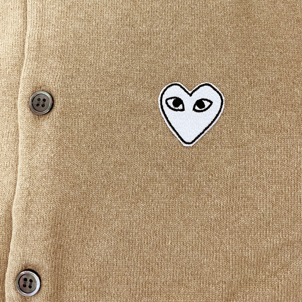 [25% 쿠폰] 플레이 꼼데가르송 화이트 하트 니트 가디건 베이지([25% 쿠폰] Play Comme des Garcon White Heart Knit Cardigan Beige) - 4