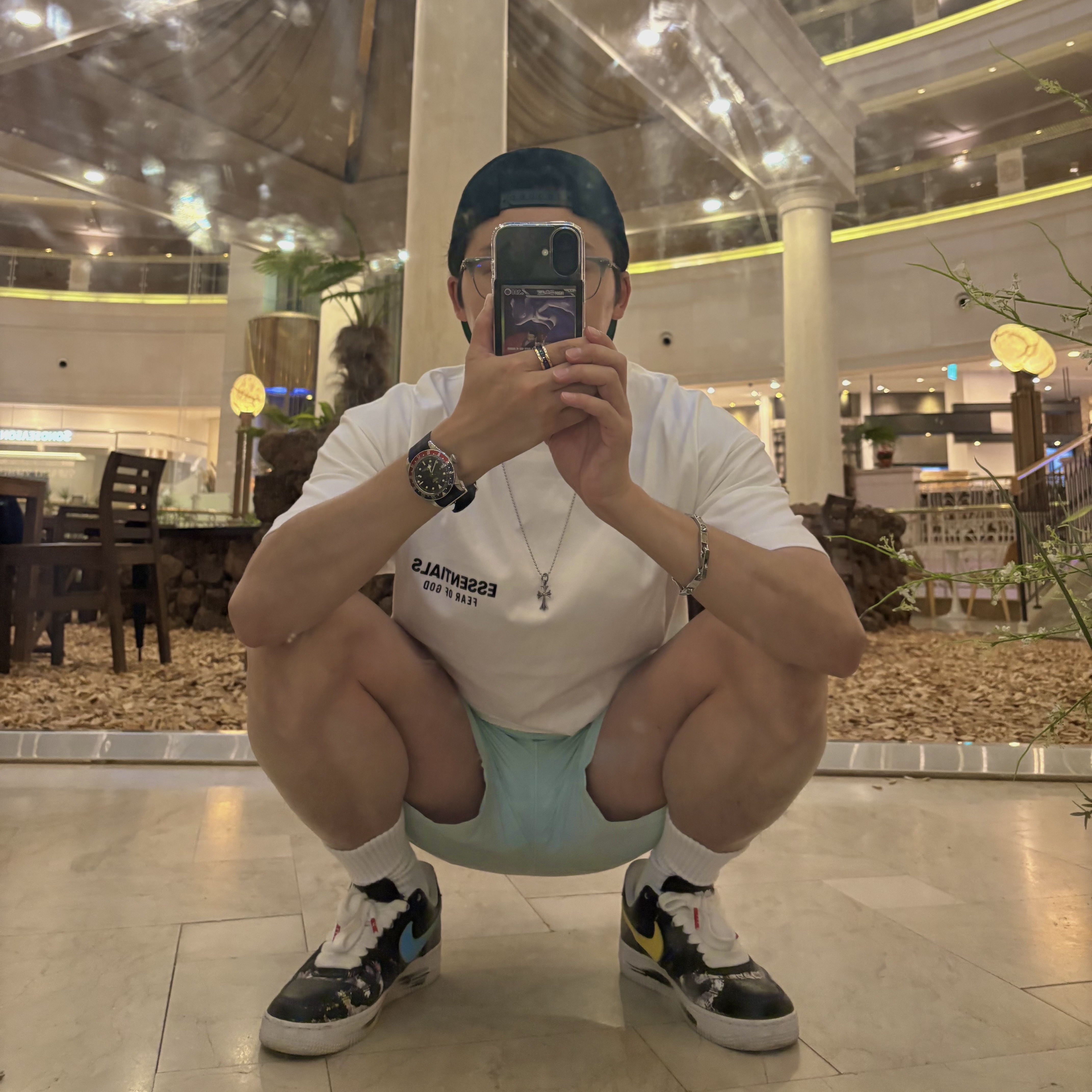 발렌시아가 다이내스티 렉탱글 선글라스 블랙, 피스마이너스원 x 2025 마마 어워즈 피스마마원 캡 코튼 착용 스타일 - 2