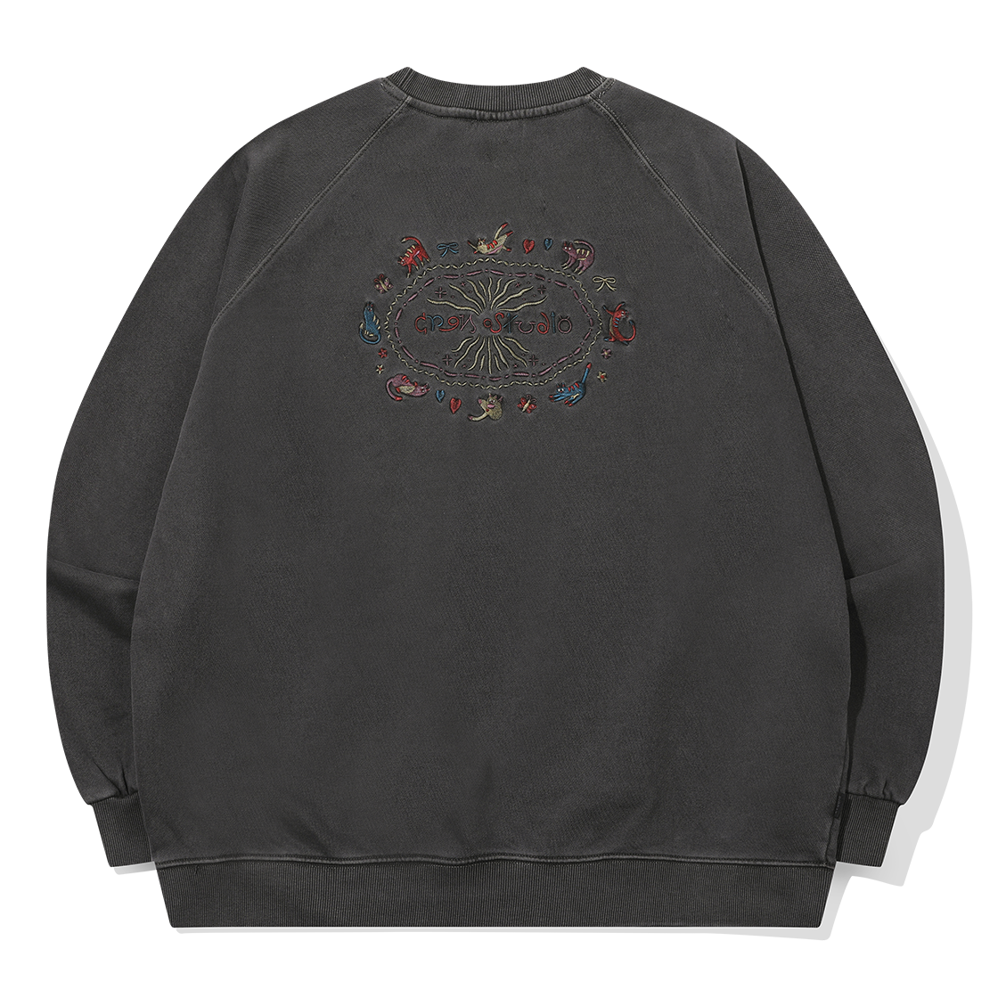 C25FC13 CPGN STUDIO Cat Stitch Raglan Pigment Sweatshirt Smoke Black