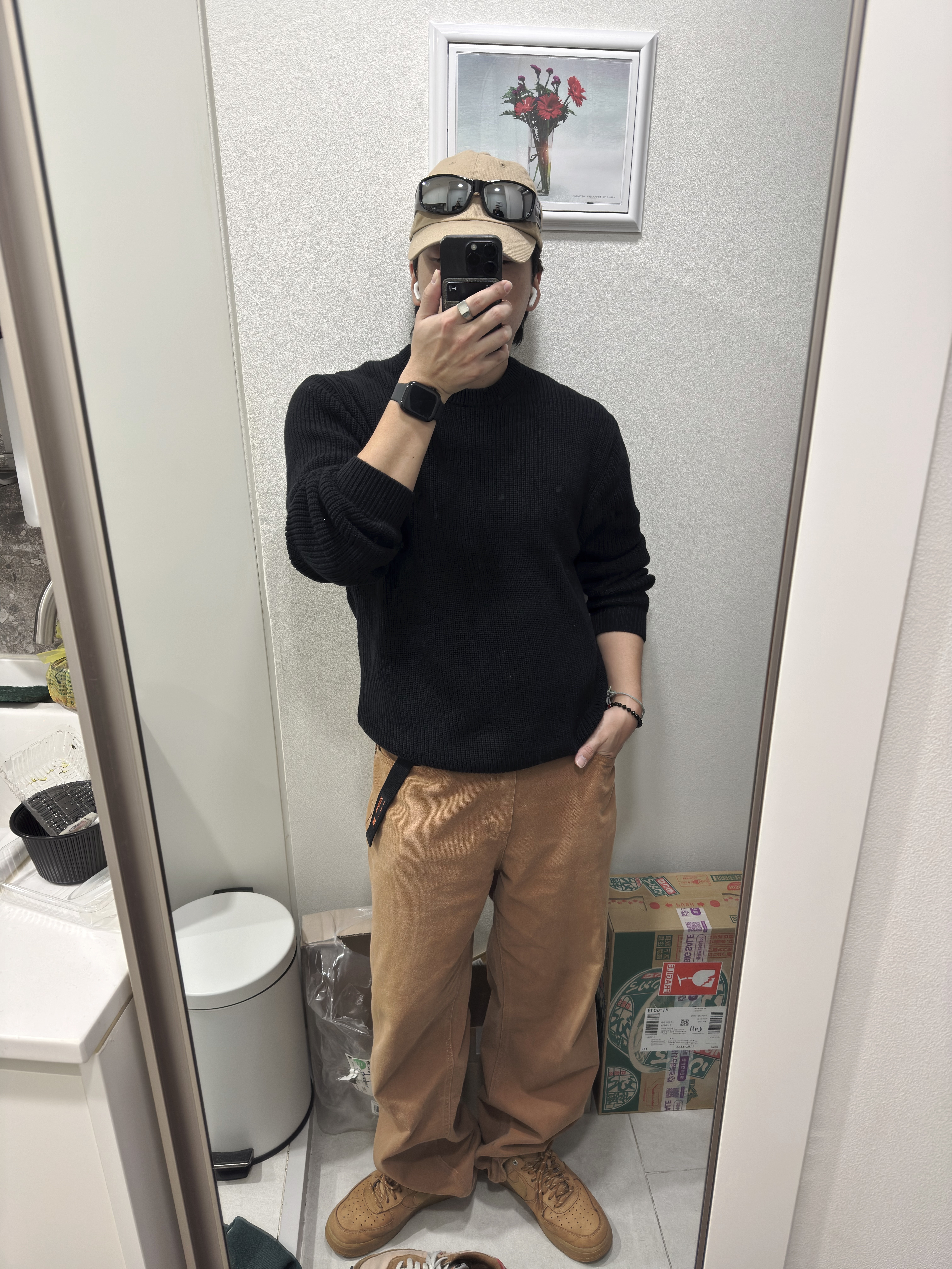나이키 우탱 클랜 덩크 하이 블랙 앤 폴른, 나이키 에어포스 1 '07 WB 플랙스 착용 스타일 - 4