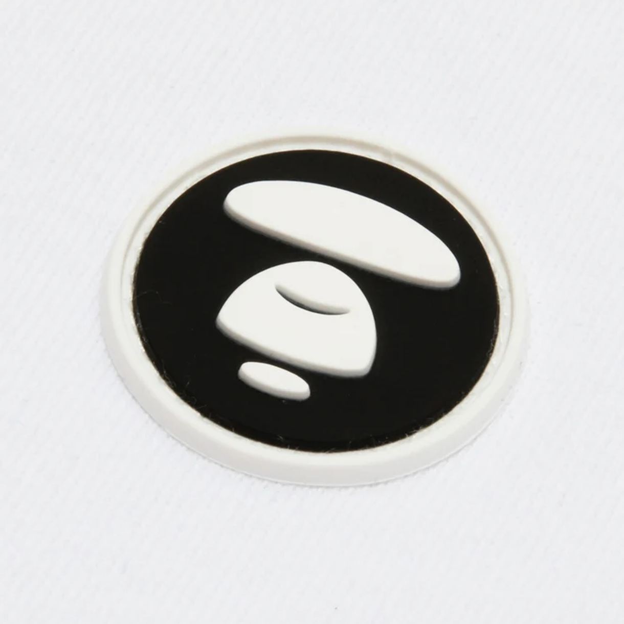 에이프 문페이스 로고 롱 슬리브 티 화이트 - 26FW(AAPE Moonface Logo Long Sleeve Tee White - 26FW) - 3