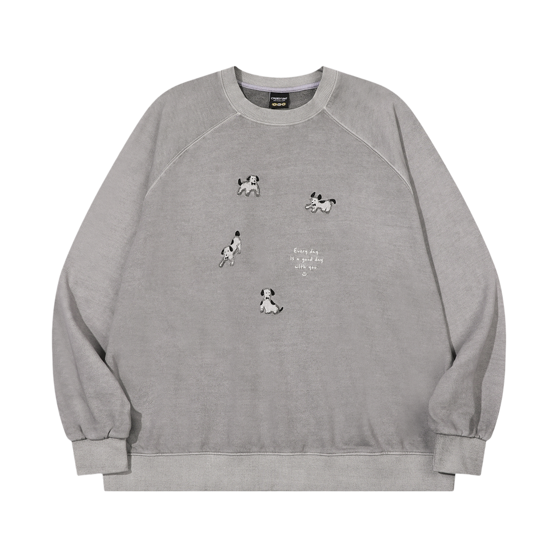 꼼파뇨 해피퍼피 패치 피그먼트 레글런 맨투맨 고스트그레이(CPGN STUDIO Happy Puppy Patch Pigment Raglan Sweatshirt Ghost Grey)