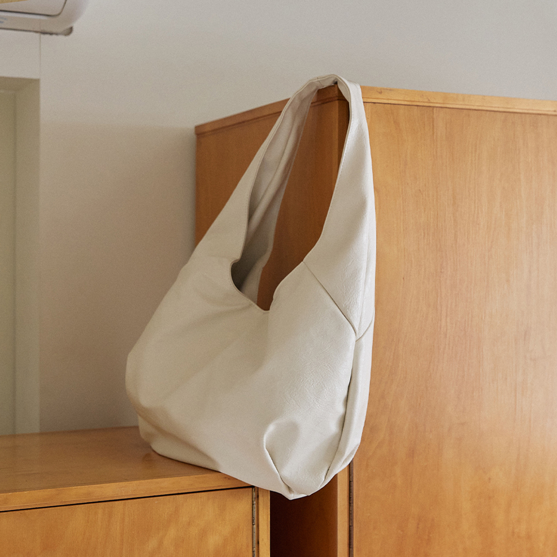 로맨티누어 플로우 호보백 (아이보리)(ROMANTINUER Flow Hobo Bag (Ivory)) - 3