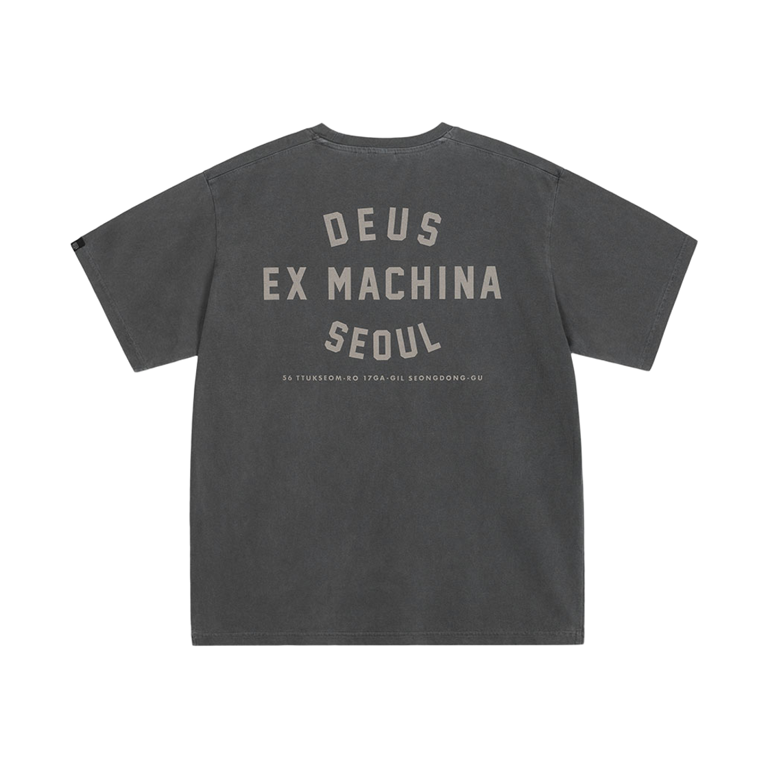 D262UTS915094 [6% 적립] Deus Ex Machina Dyed Seoul College Address Tee Charcoal