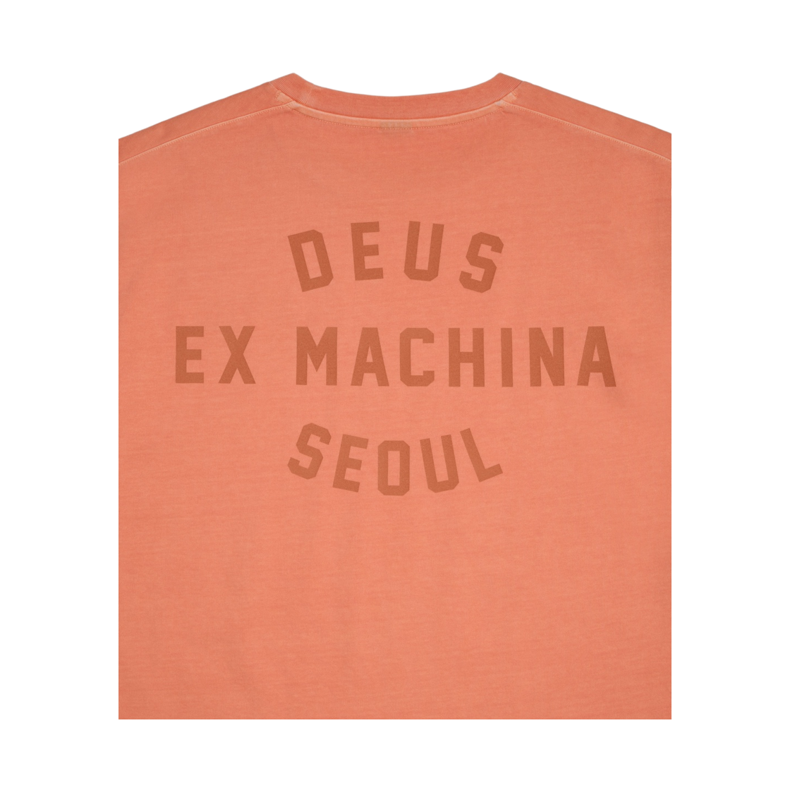 [6% 적립] 데우스 엑스 마키나 다이드 서울 컬리지 어드레스 티셔츠 오렌지([6% 적립] Deus Ex Machina Dyed Seoul College Address Tee Orange) - 6
