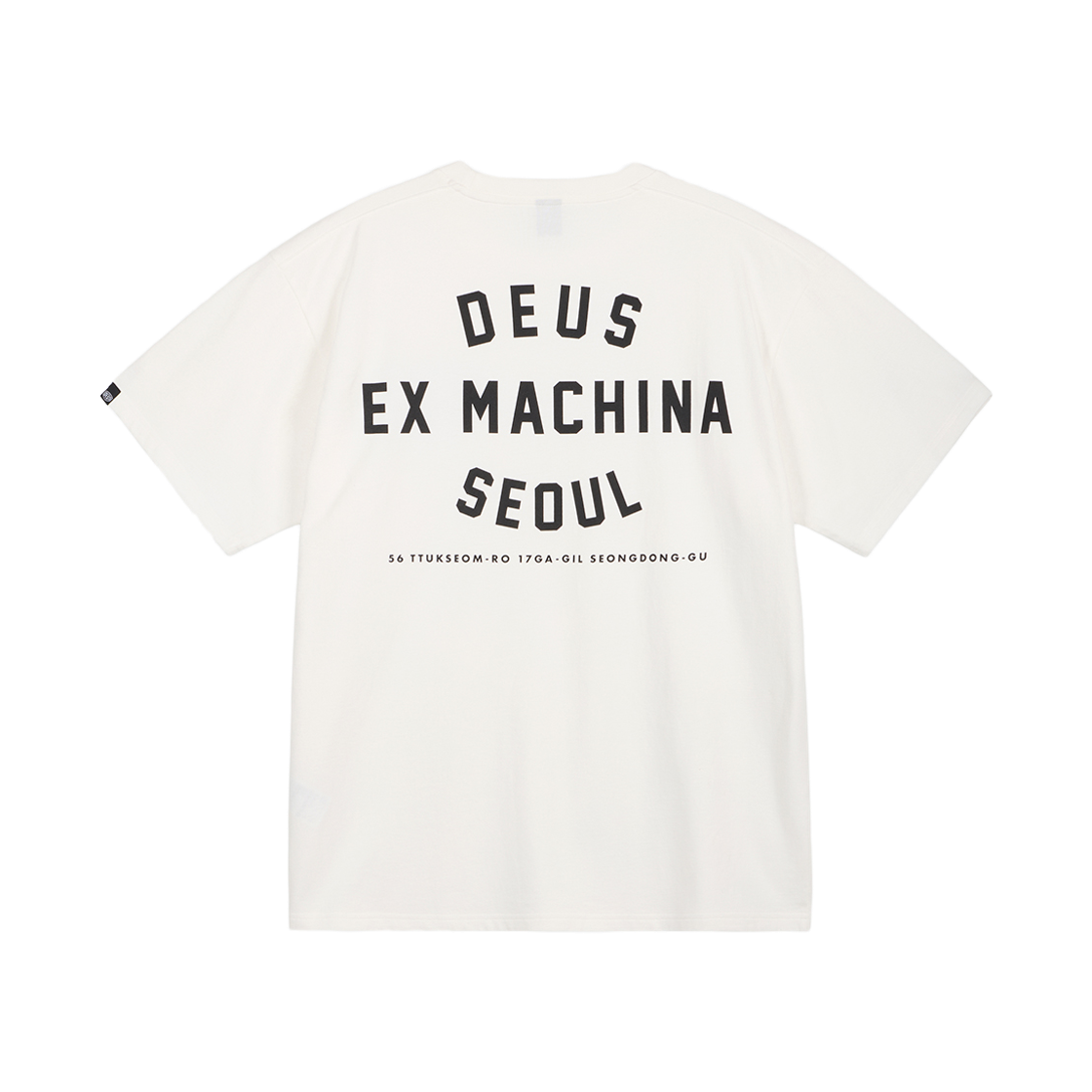 D262UTS910010 [6% 적립] Deus Ex Machina Seoul College Address Tee White