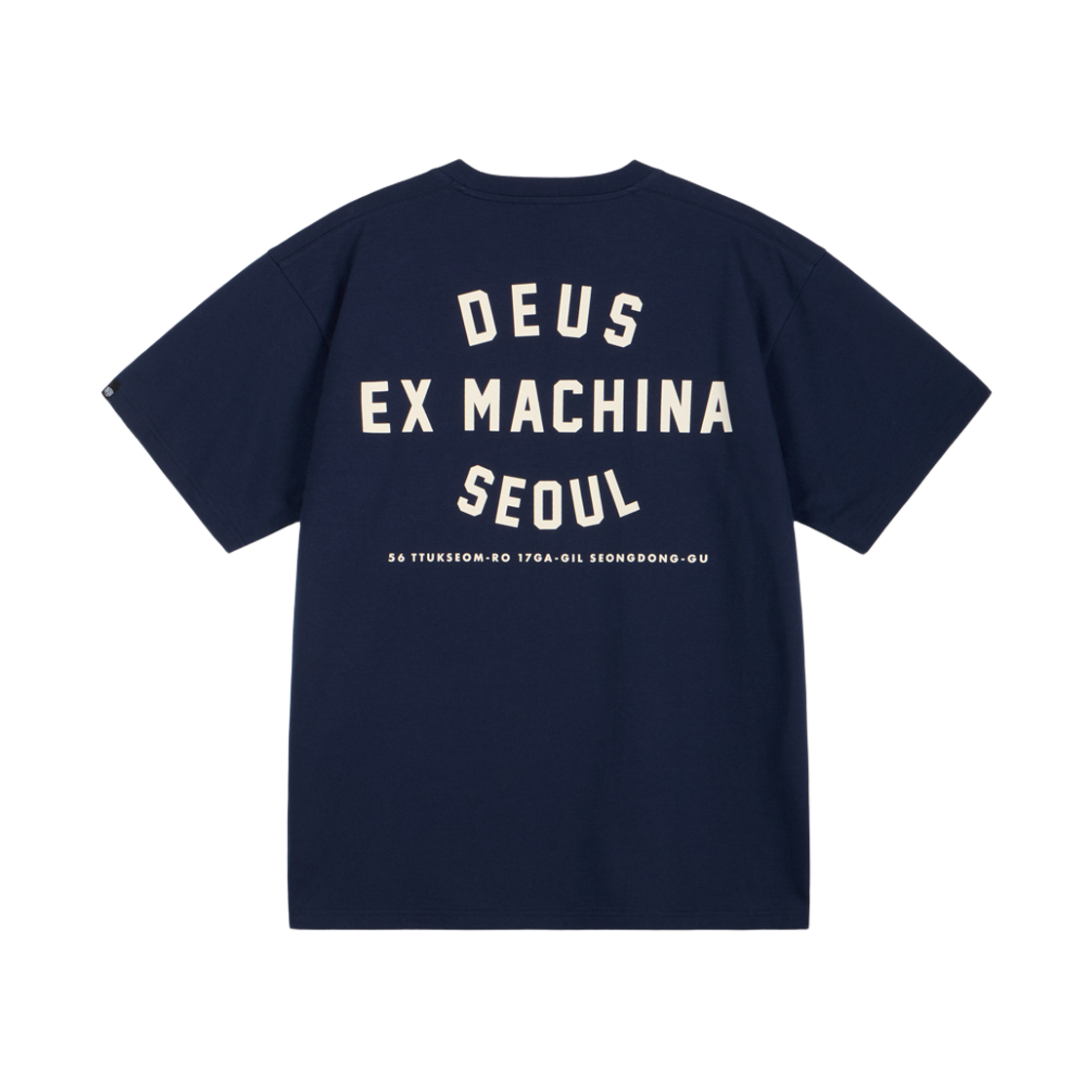 D262UTS010065 [6% 적립] Deus Ex Machina Seoul College Address Tee Navy