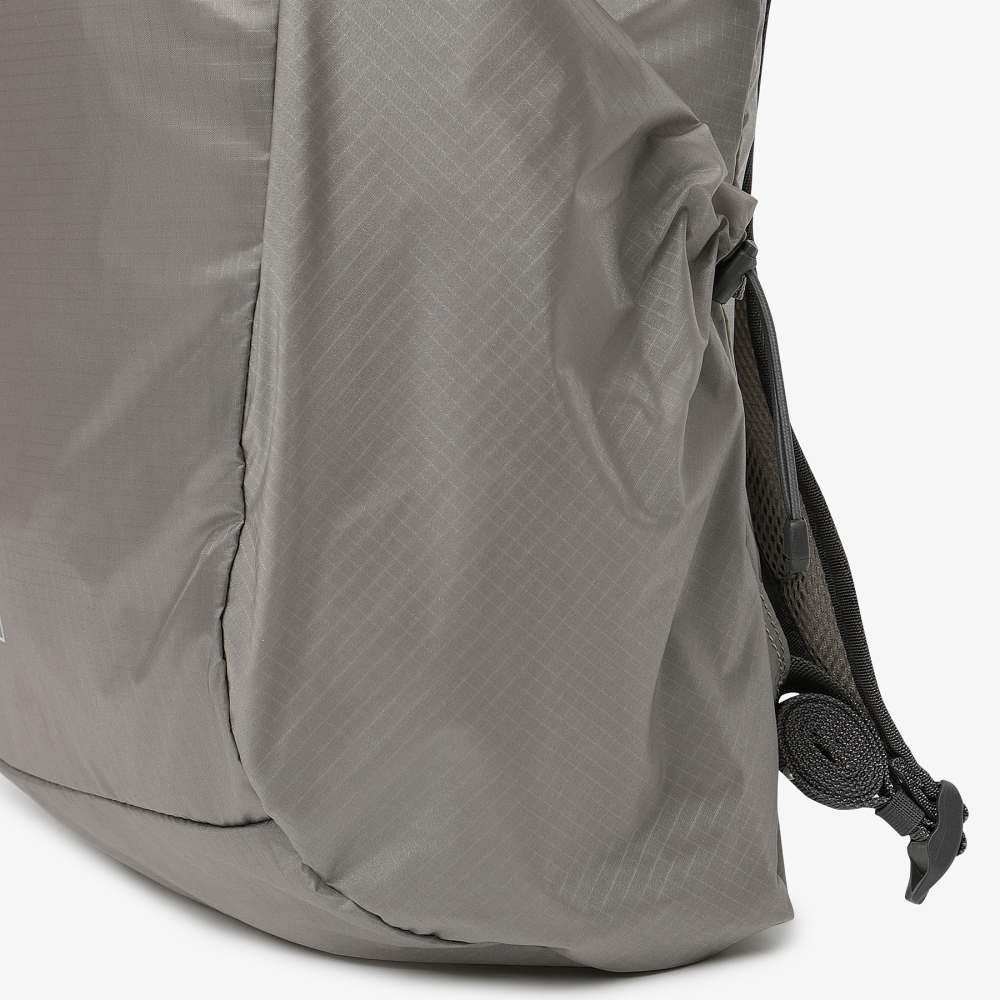 [5% 적립] 휠라 라이트웨이트 플로 백팩 실버([5% 적립] FILA Lightweight Flo Backpack Silver) - 2