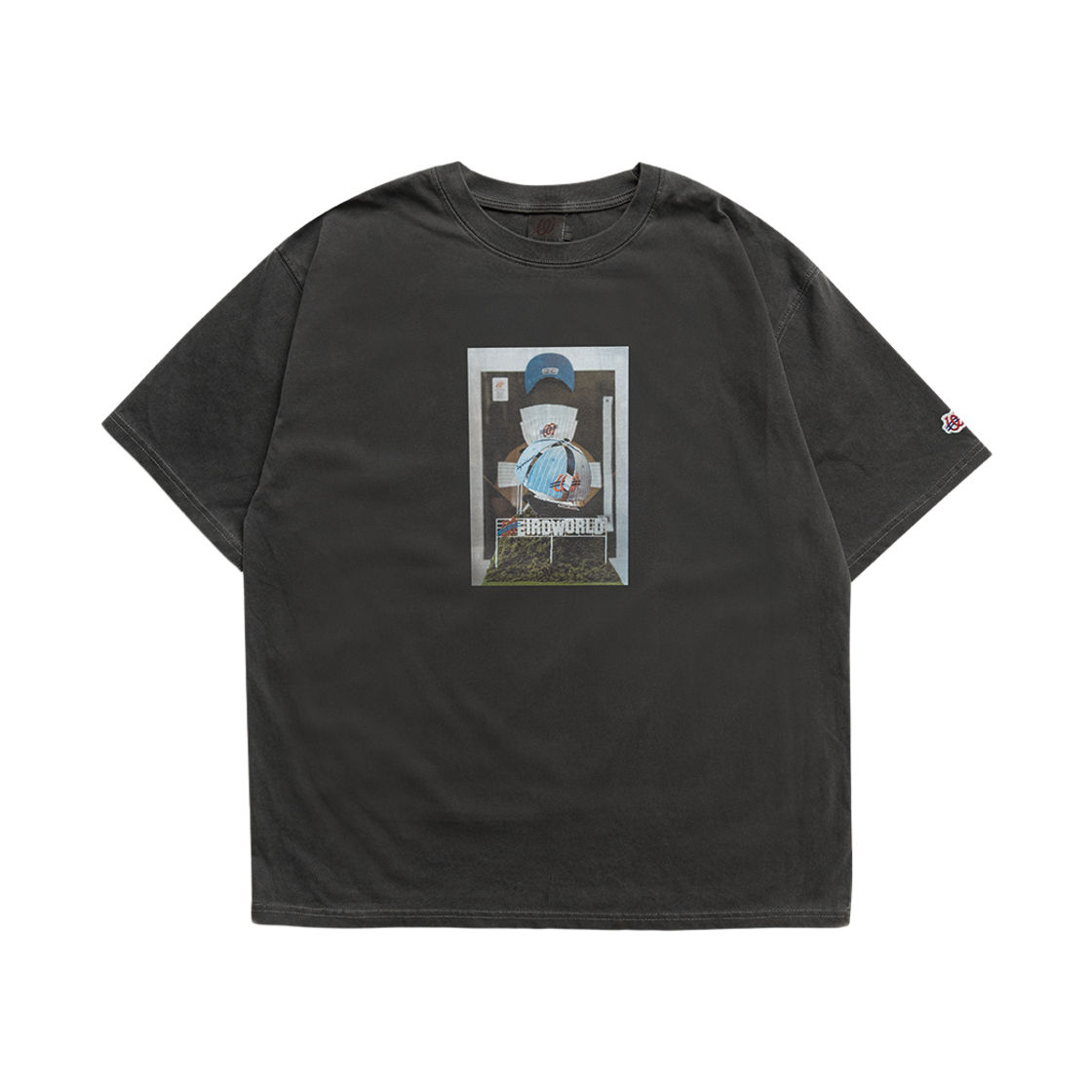 P00000PX WEIRD WORLD Rudy in Da House x Weird Jonna ₩eird Pigment Photo T-shirt