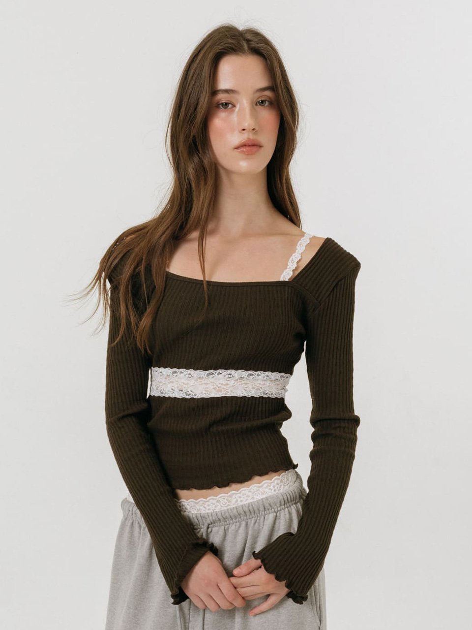 모이페어 플뢰르 시어 레이스 티셔츠 브라운(MOIFAIRE Fleur Sheer Lace T-Shirt Brown) - 4