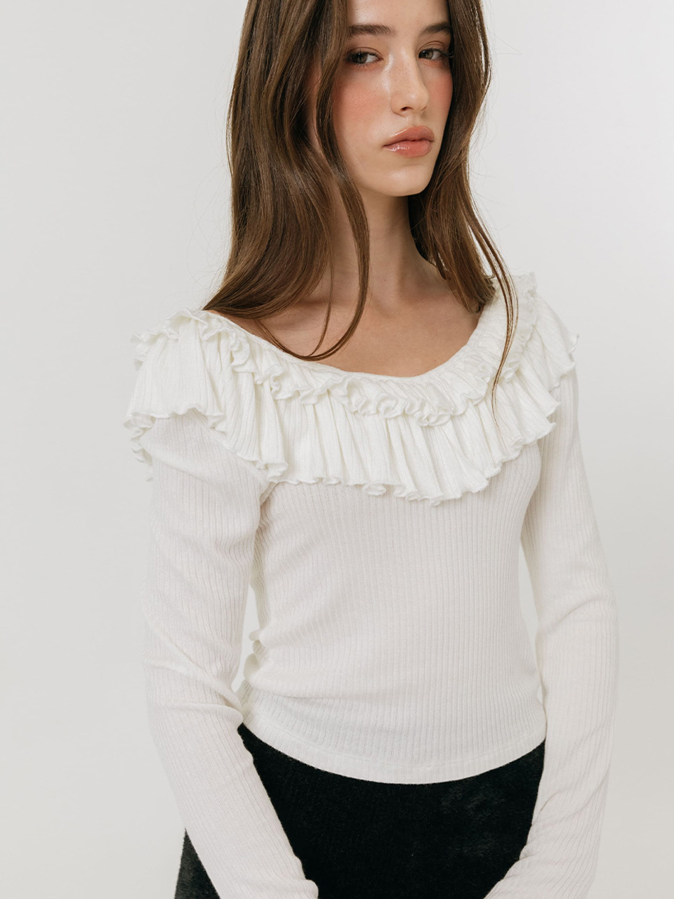 모이페어 더블 프릴 오프숄더 티셔츠 화이트(MOIFAIRE Double Frill Off Shoulder T-Shirt White) - 3