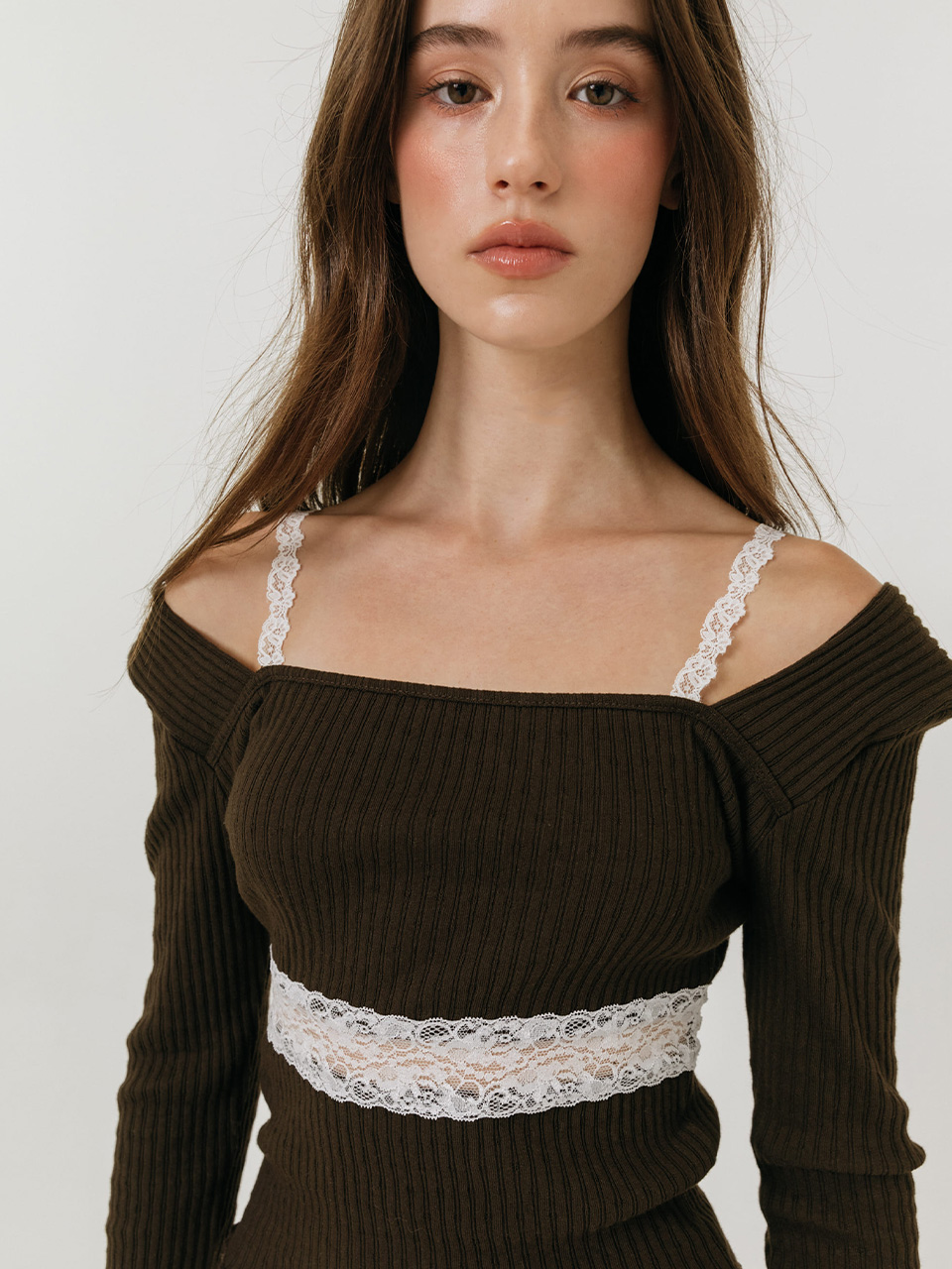 모이페어 플뢰르 시어 레이스 티셔츠 브라운(MOIFAIRE Fleur Sheer Lace T-Shirt Brown) - 5