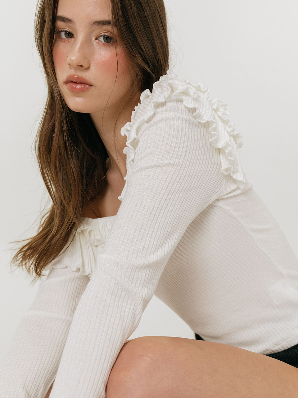 모이페어 더블 프릴 오프숄더 티셔츠 화이트(MOIFAIRE Double Frill Off Shoulder T-Shirt White) - 4