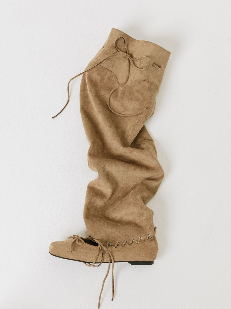 모이페어 스트랩 플랫 스웨이드 부츠 베이지(MOIFAIRE Strap Flat Suede Boots Beige) - 2