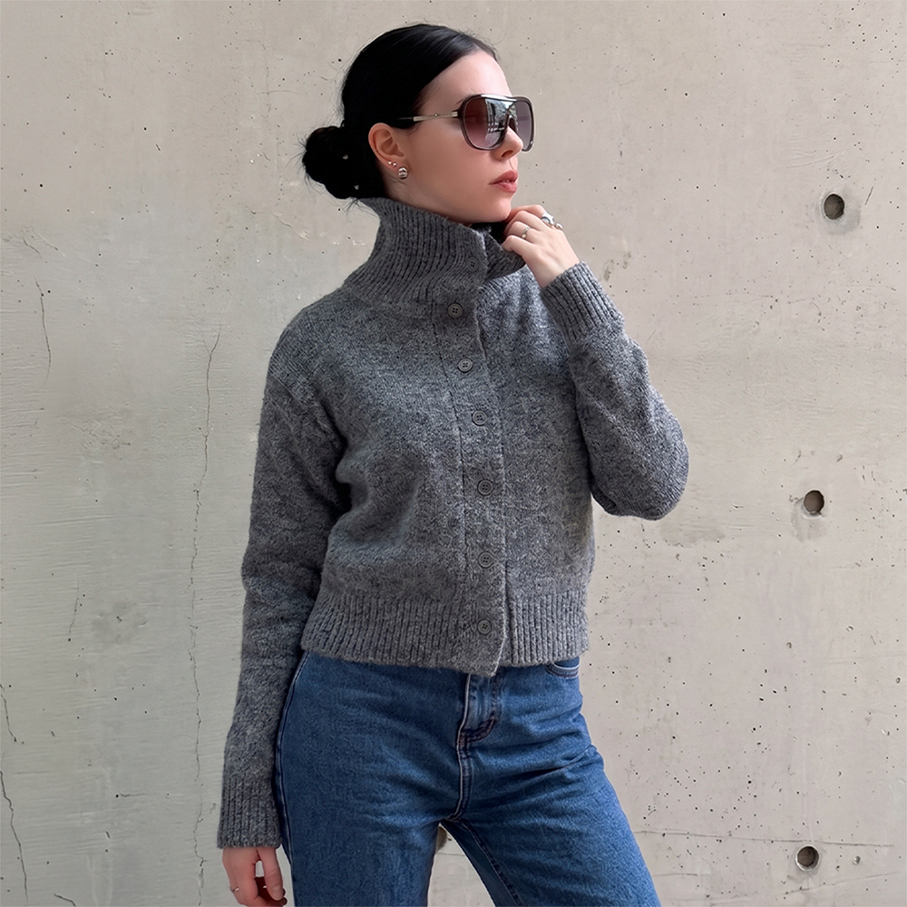 니티드 우먼스 롱 헤어 울 하이넥 크롭 가디건 그레이(Knitted W Long Hair Wool High Neck Crop Cardigan Grey) - 2