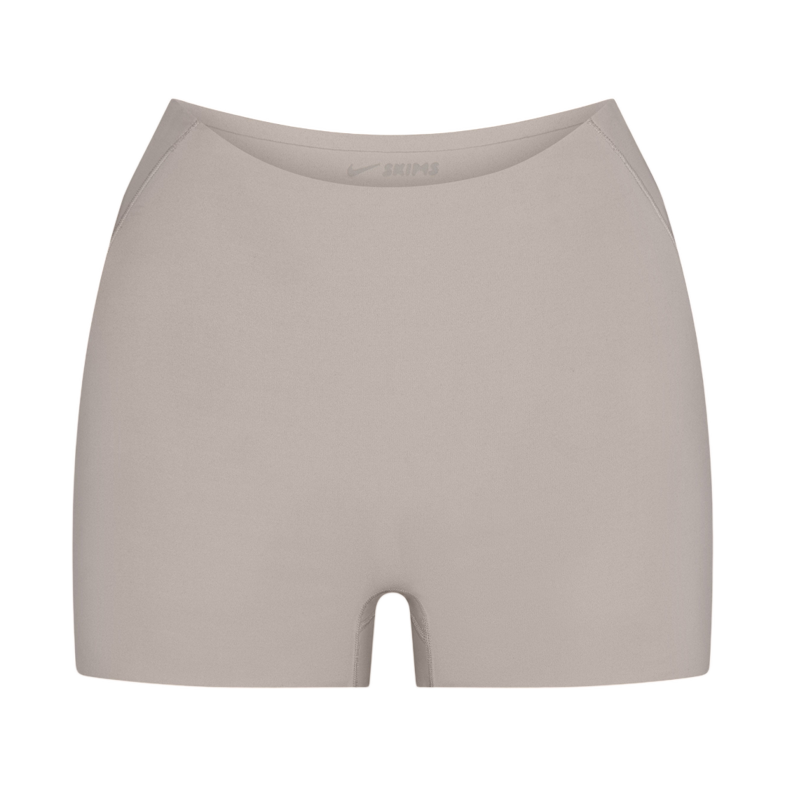 IW7673-096 (W) NikeSKIMS Studio Stretch 3" Short Linen