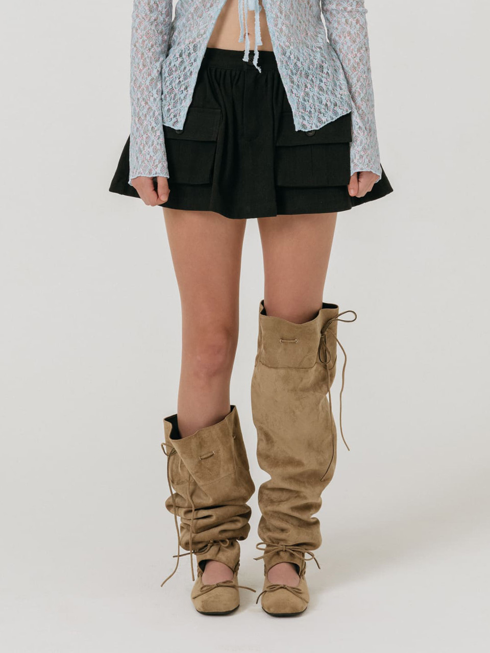 모이페어 스트랩 플랫 스웨이드 부츠 베이지(MOIFAIRE Strap Flat Suede Boots Beige) - 3