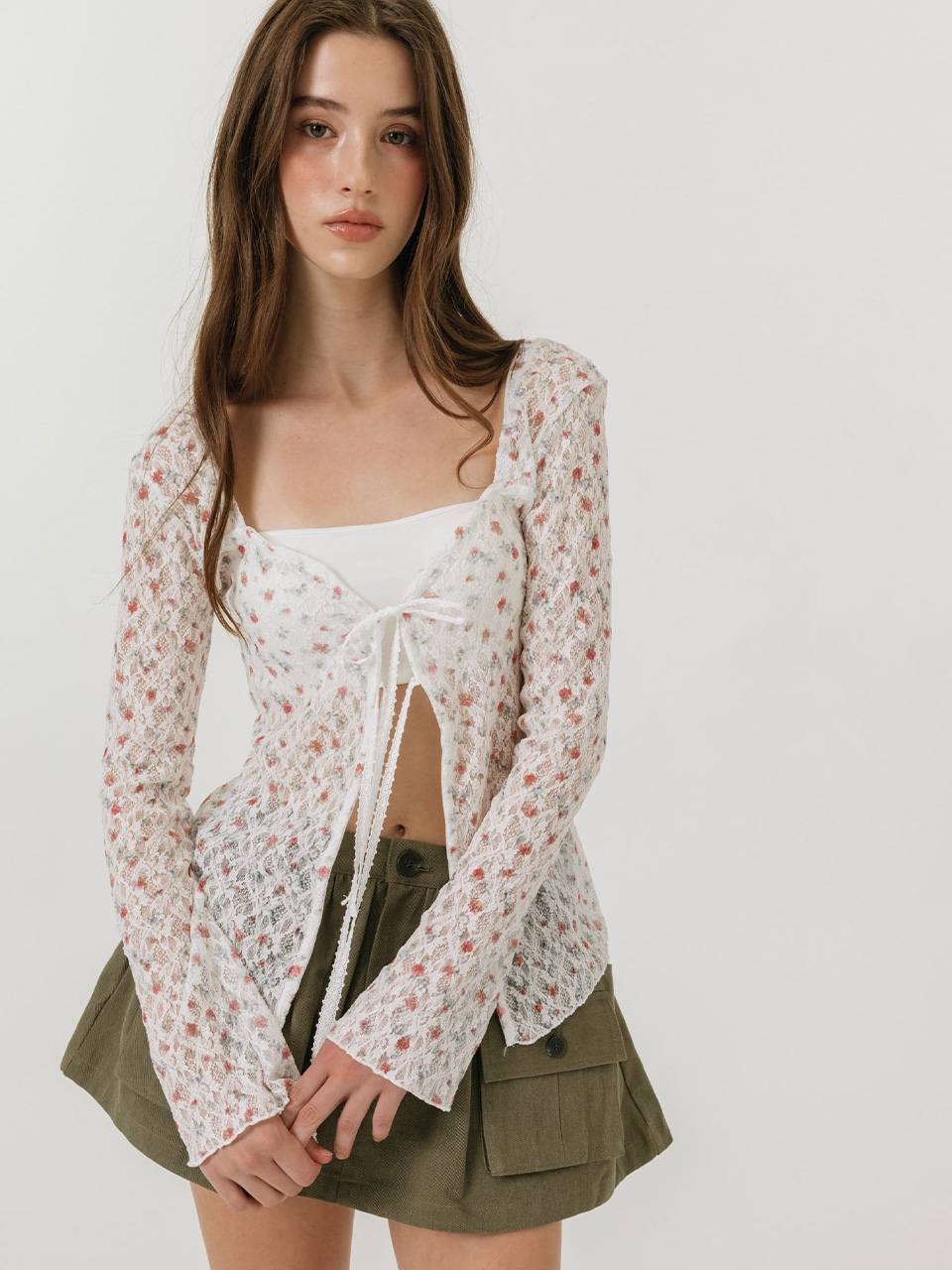 모이페어 플라워 스트랩 가디건 화이트(MOIFAIRE Flower Strap Cardigan White) - 5