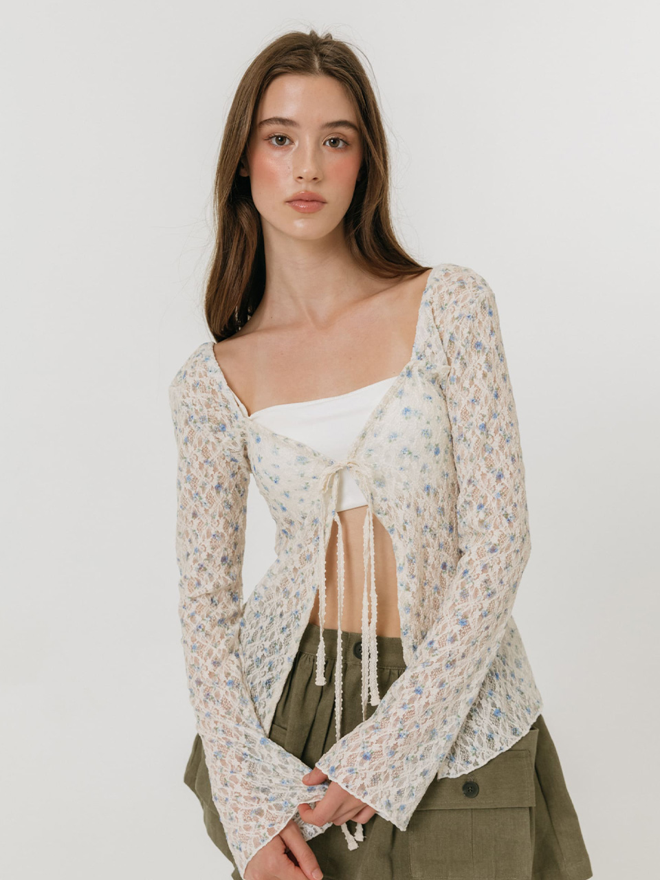 모이페어 플라워 스트랩 가디건 베이지(MOIFAIRE Flower Strap Cardigan Beige) - 4
