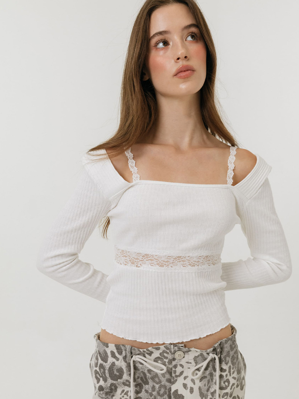모이페어 플뢰르 시어 레이스 티셔츠 화이트(MOIFAIRE Fleur Sheer Lace T-Shirt White) - 3