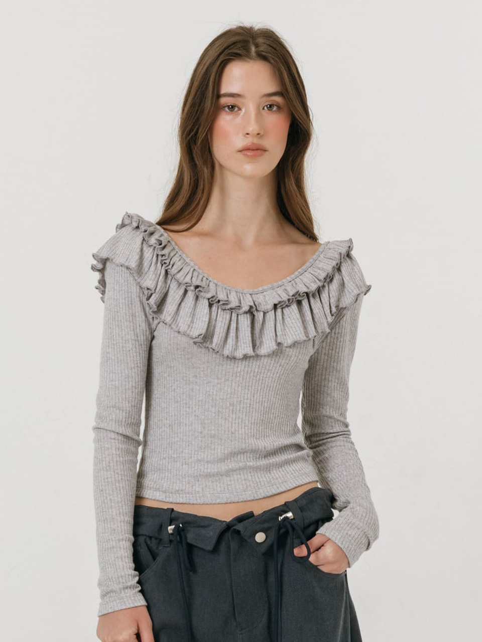 모이페어 더블 프릴 오프숄더 티셔츠 그레이(MOIFAIRE Double Frill Off Shoulder T-Shirt Grey) - 2