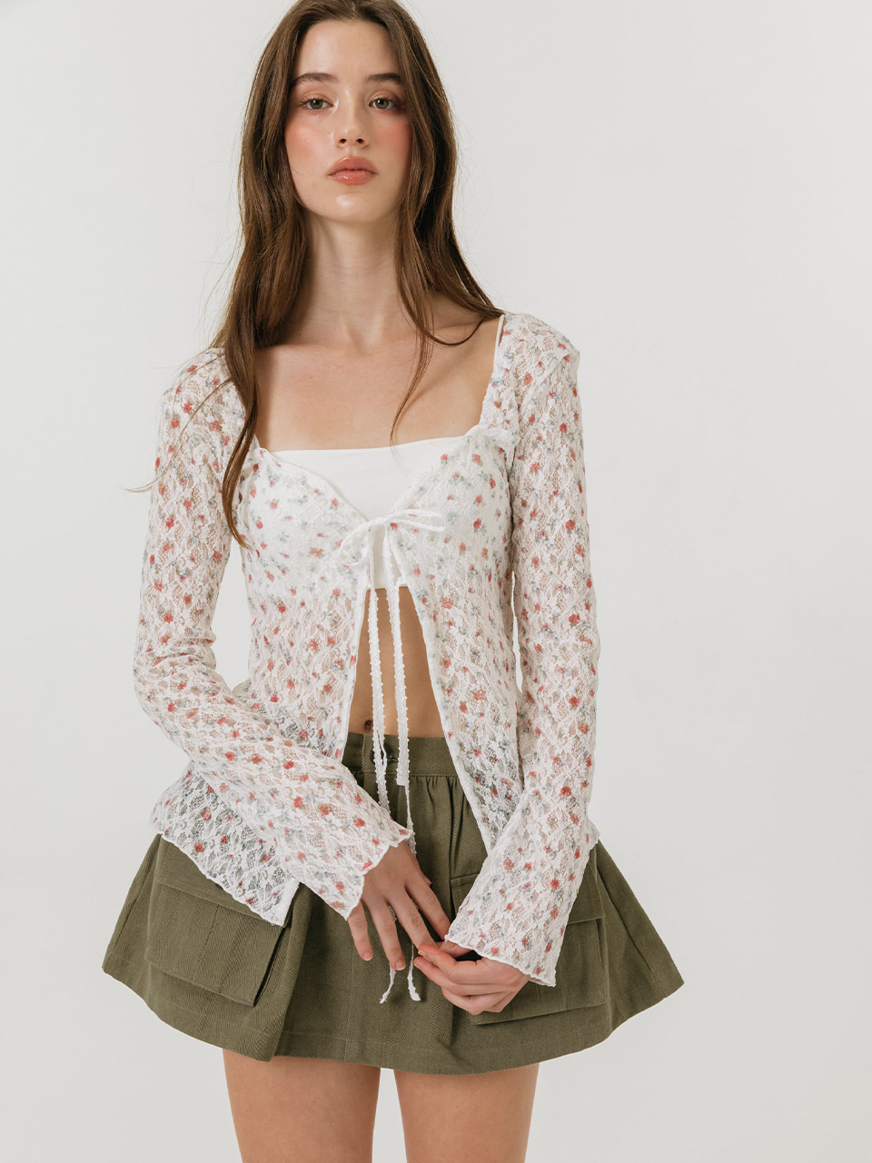 모이페어 플라워 스트랩 가디건 화이트(MOIFAIRE Flower Strap Cardigan White) - 3