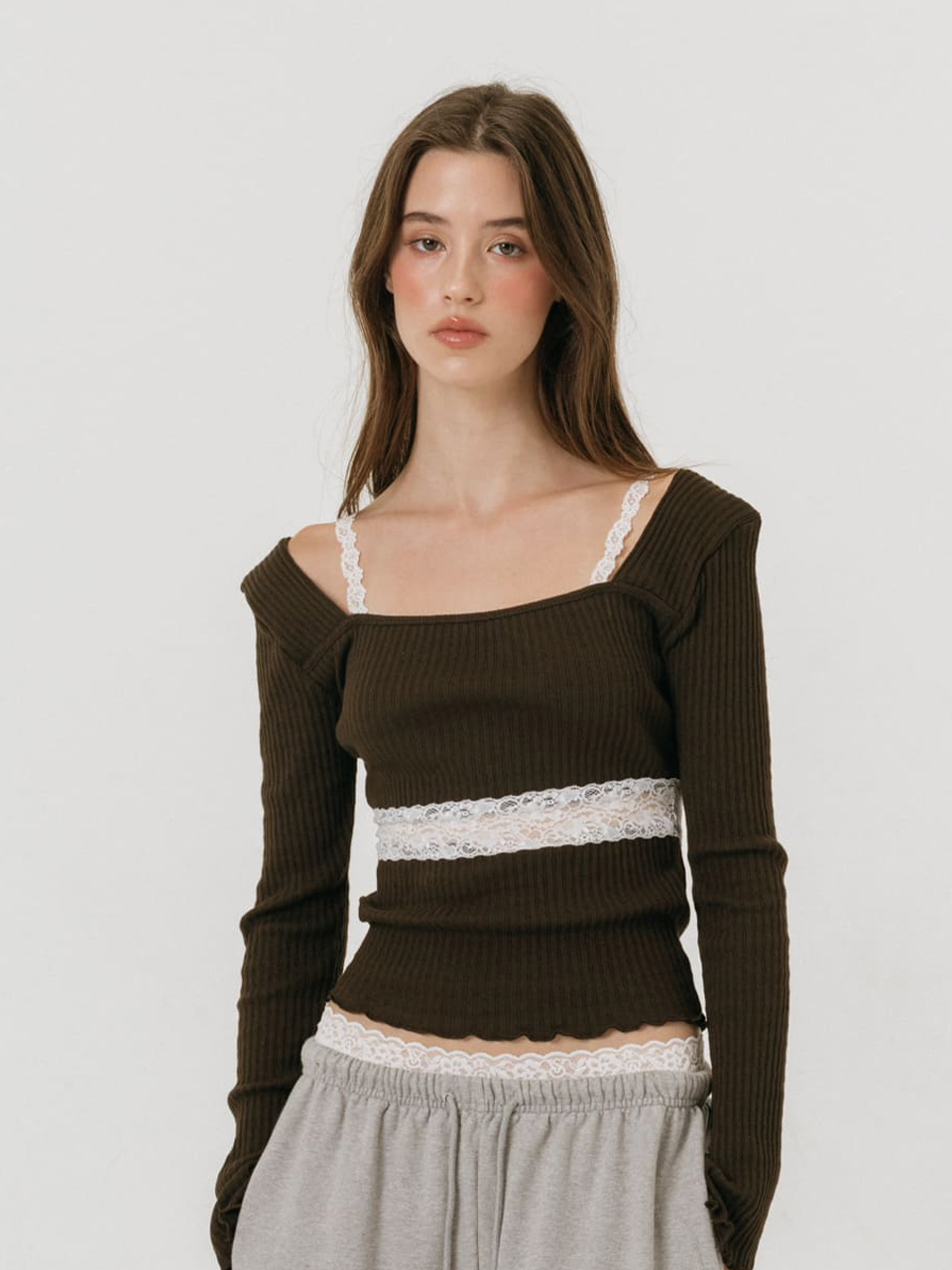 모이페어 플뢰르 시어 레이스 티셔츠 브라운(MOIFAIRE Fleur Sheer Lace T-Shirt Brown) - 2
