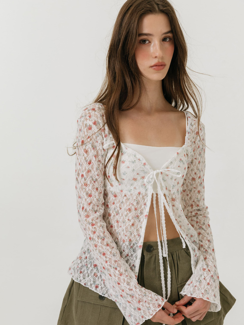 모이페어 플라워 스트랩 가디건 화이트(MOIFAIRE Flower Strap Cardigan White) - 4