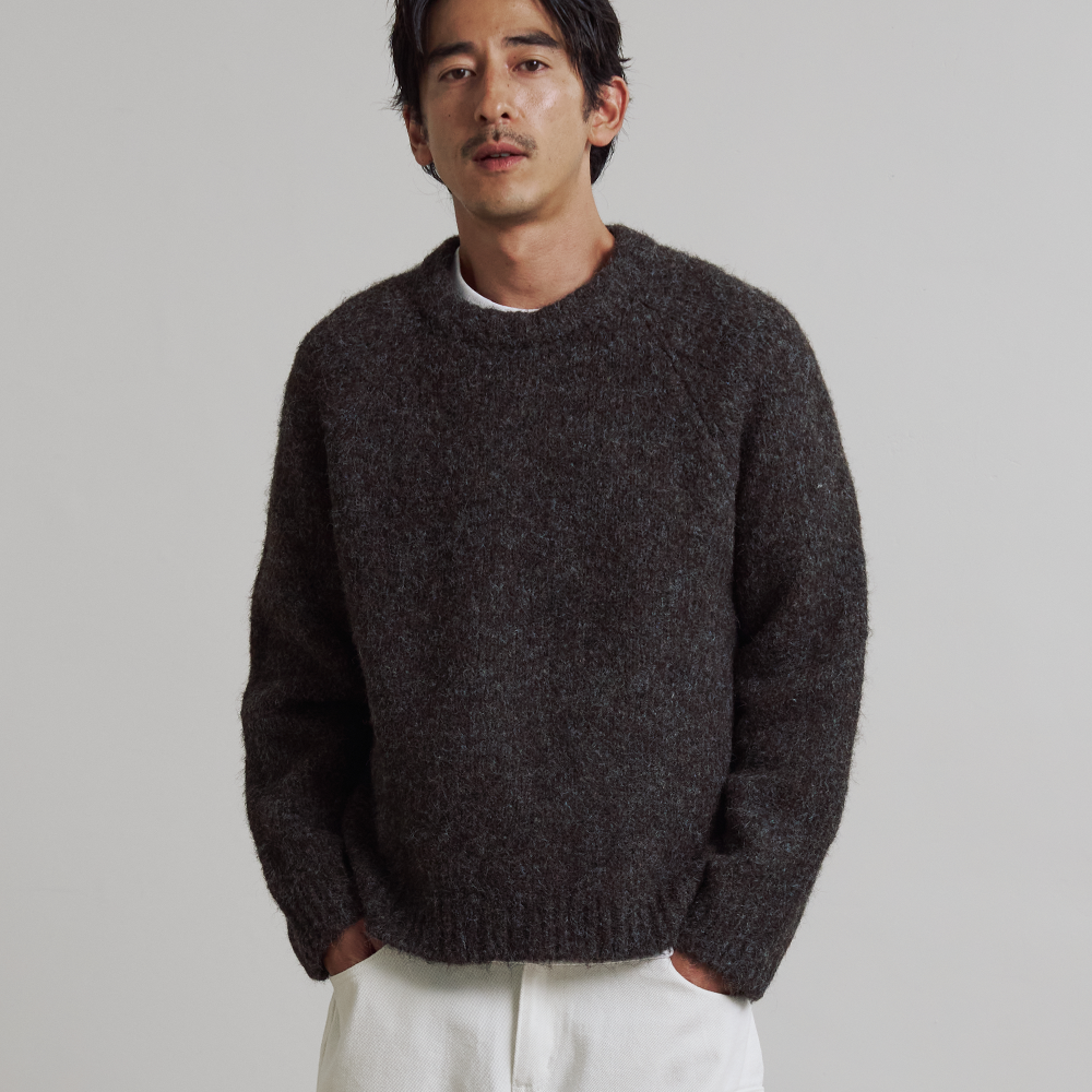 니티드 부클 래글런 크롭 라운드 니트 브라운(Knitted Boucle Reglan Crop Round Knit Brown) - 2