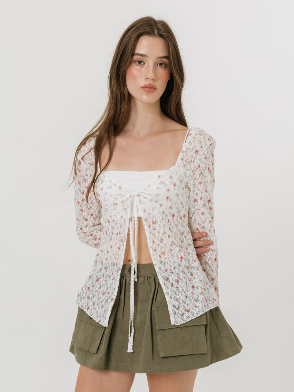 모이페어 플라워 스트랩 가디건 화이트(MOIFAIRE Flower Strap Cardigan White) - 2
