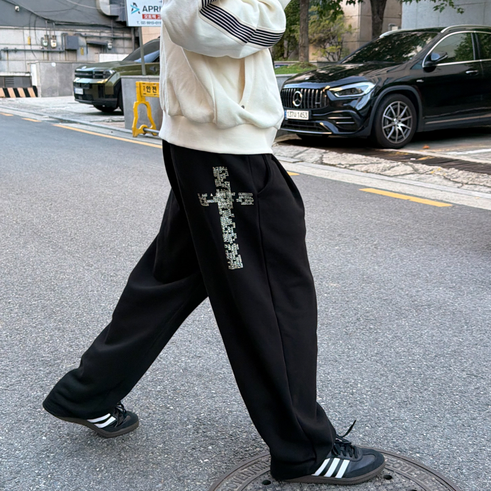 아모우 [기모]  빅 크로스 원 턱 스웨트팬츠 블랙(AMOU [Fleece]  Big Cross One Tuck Sweat pants Black) - 4