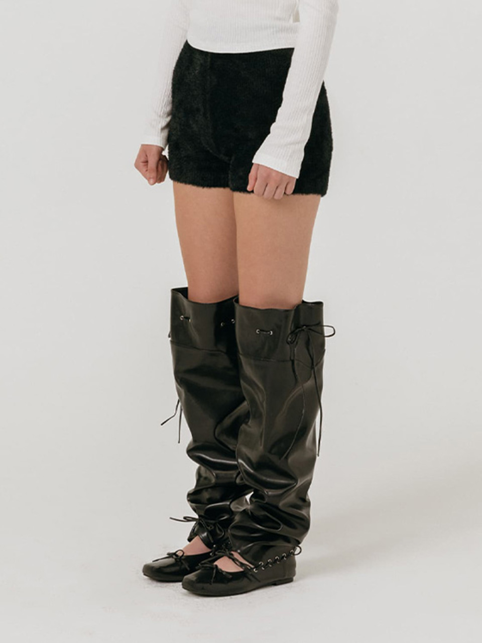 모이페어 스트랩 플랫 부츠 블랙(MOIFAIRE Strap Flat Boots Black) - 4