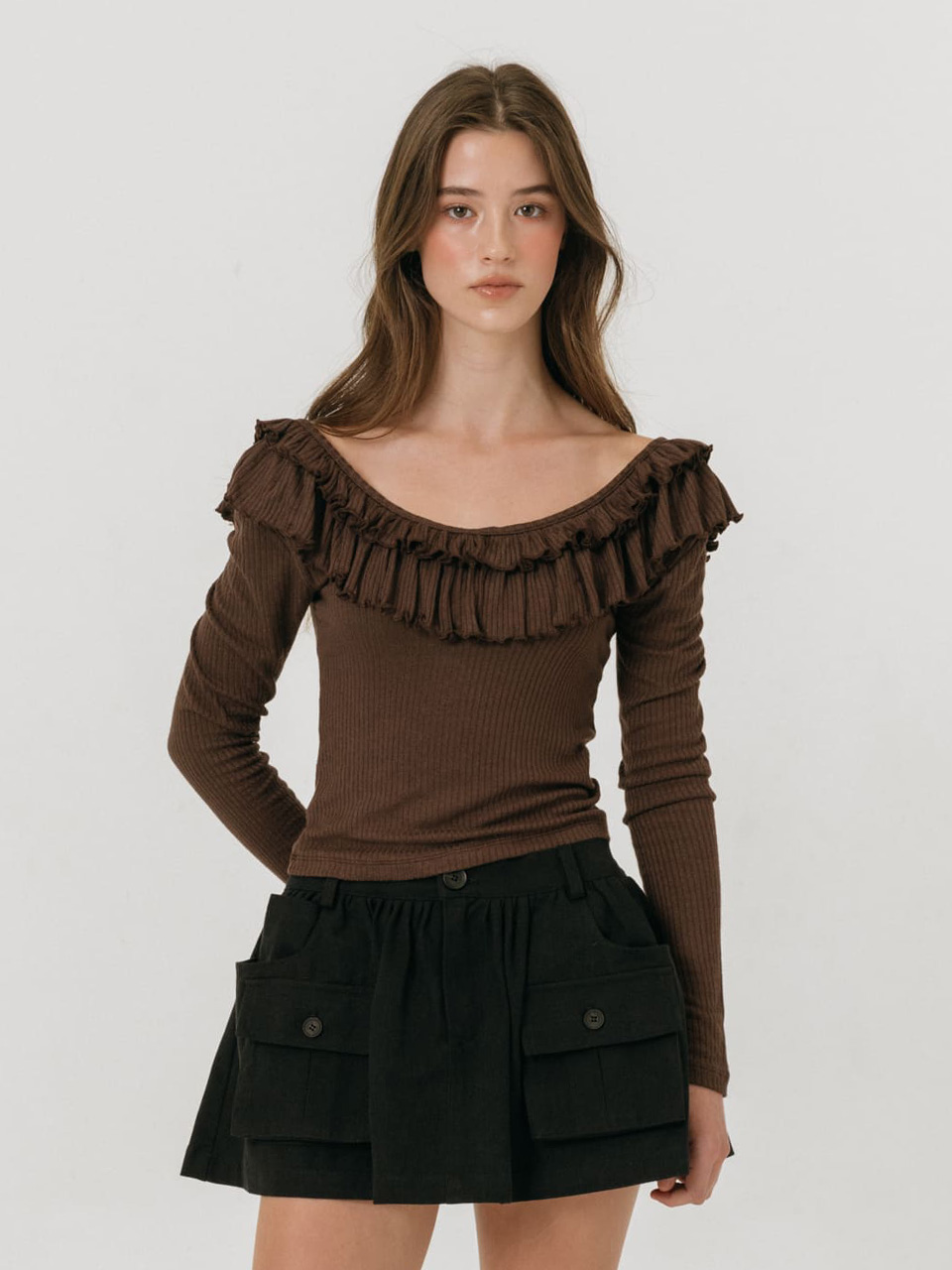 모이페어 더블 프릴 오프숄더 티셔츠 브라운(MOIFAIRE Double Frill off Shoulder T-Shirt Brown) - 6