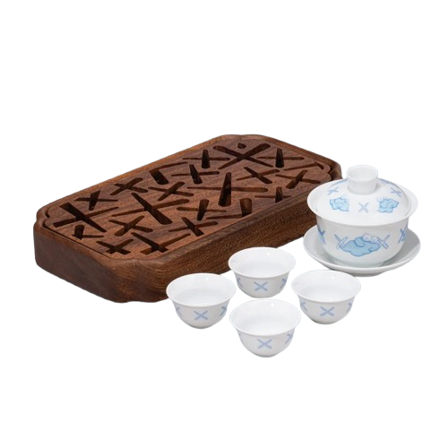 카우스 홀리데이 항저우 차이니즈 티 컵 세트(Kaws Holiday Hangzhou Chinese Tea Cup Set)