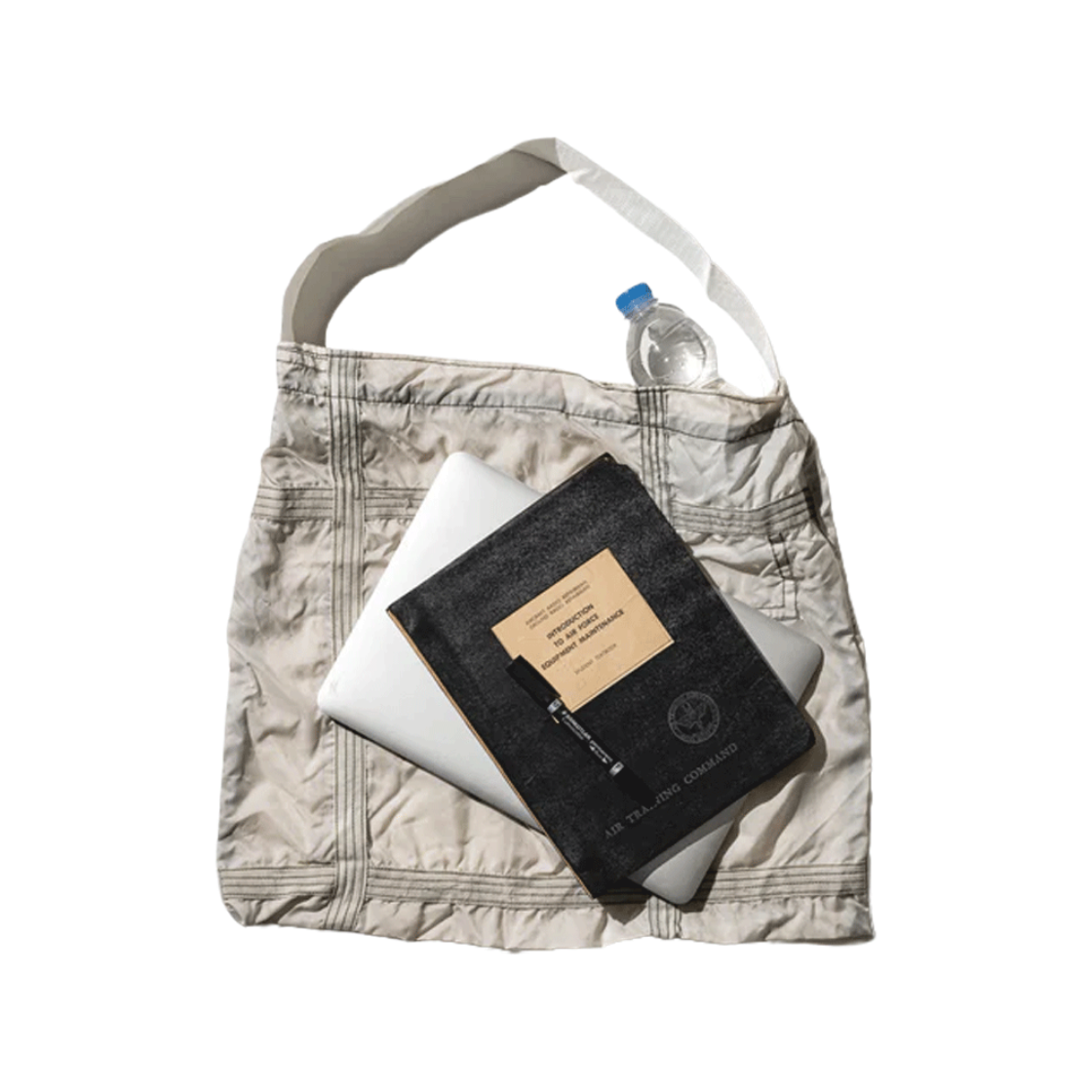 푸에브코 빈티지 파라슈트 라이트 백 화이트 - 26FW(Puebco Vintage Parachute Light Bag White - 26FW) - 2