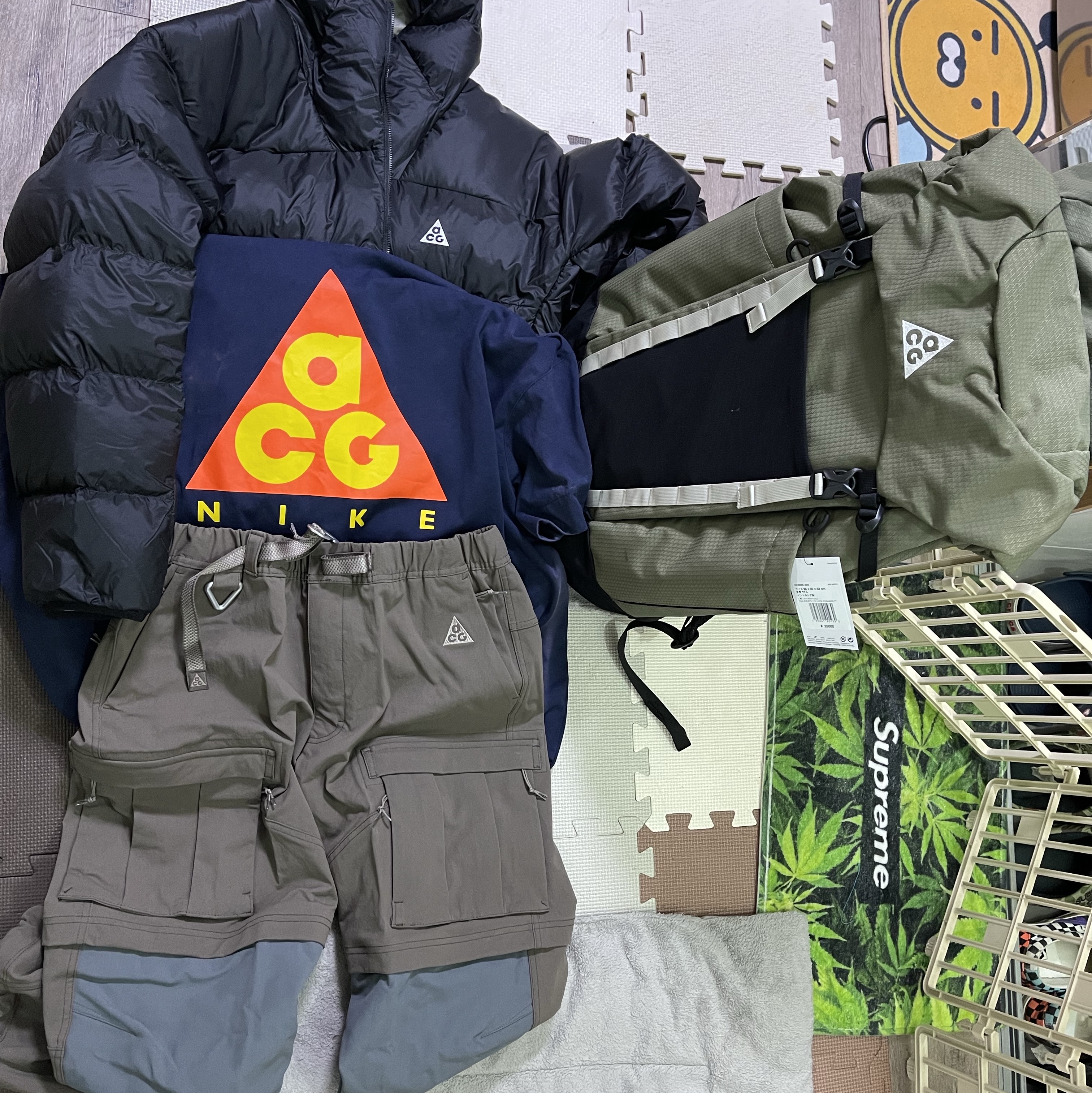 나이키 ACG 써마핏 ADV 루나 레이크 퍼퍼 자켓 블랙 - US/EU, 나이키 NRG ACG 스미스 서밋 카고 팬츠 아이언스톤 - US/EU 착용 스타일