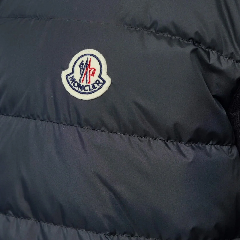 [15% 쿠폰] 몽클레르 로고 패치 믹스 니트 패딩 자켓 네이비 - 26SS([15% 쿠폰] Moncler Logo Patch Knit Mix Down Jacket Navy - 26SS) - 4