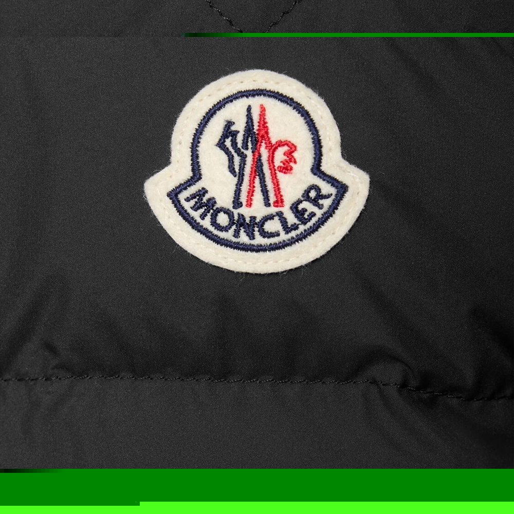 [15% 쿠폰] 몽클레르 CHEVRERIE 로고 패치 패딩 블랙 - 25SS([15% 쿠폰] Moncler CHEVRERIE Logo Patch Down Jacket Black - 25SS) - 4