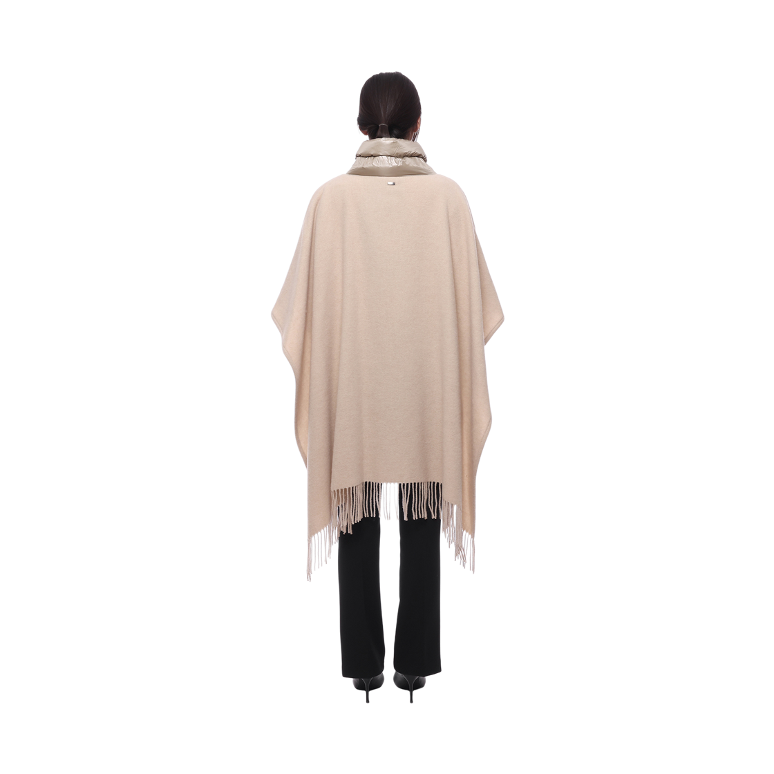 [15% 쿠폰] (W) 에르노 퀼티드 포켓 판초 베이지([15% 쿠폰] (W) Herno Poncho with Quilted Pockets Beige) - 5