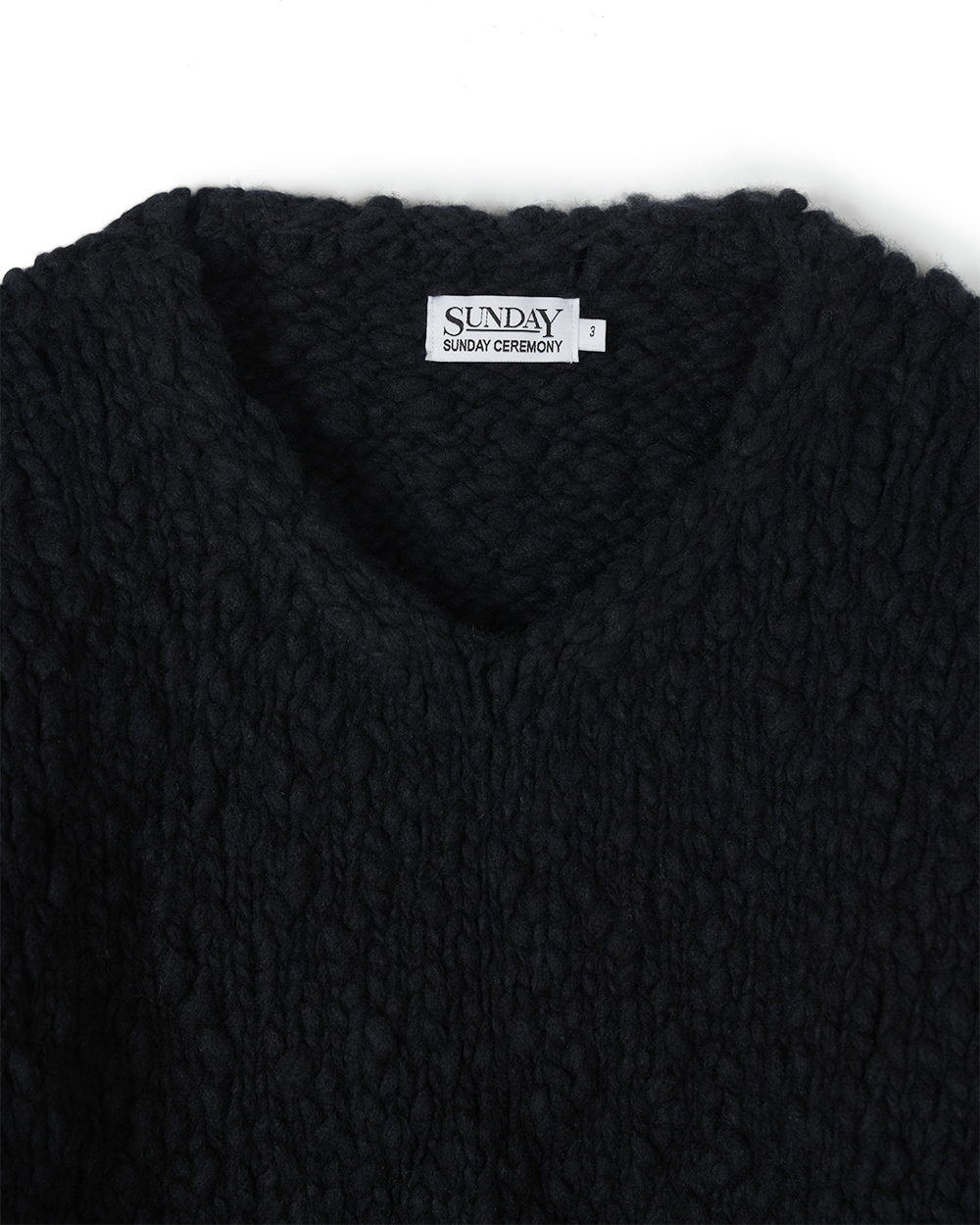 선데이세레머니 벌키 울블렌드 브이넥 풀오버 - 블랙(Sunday Ceremony Bulky Wool Blend V-Neck Pullover - Black) - 2
