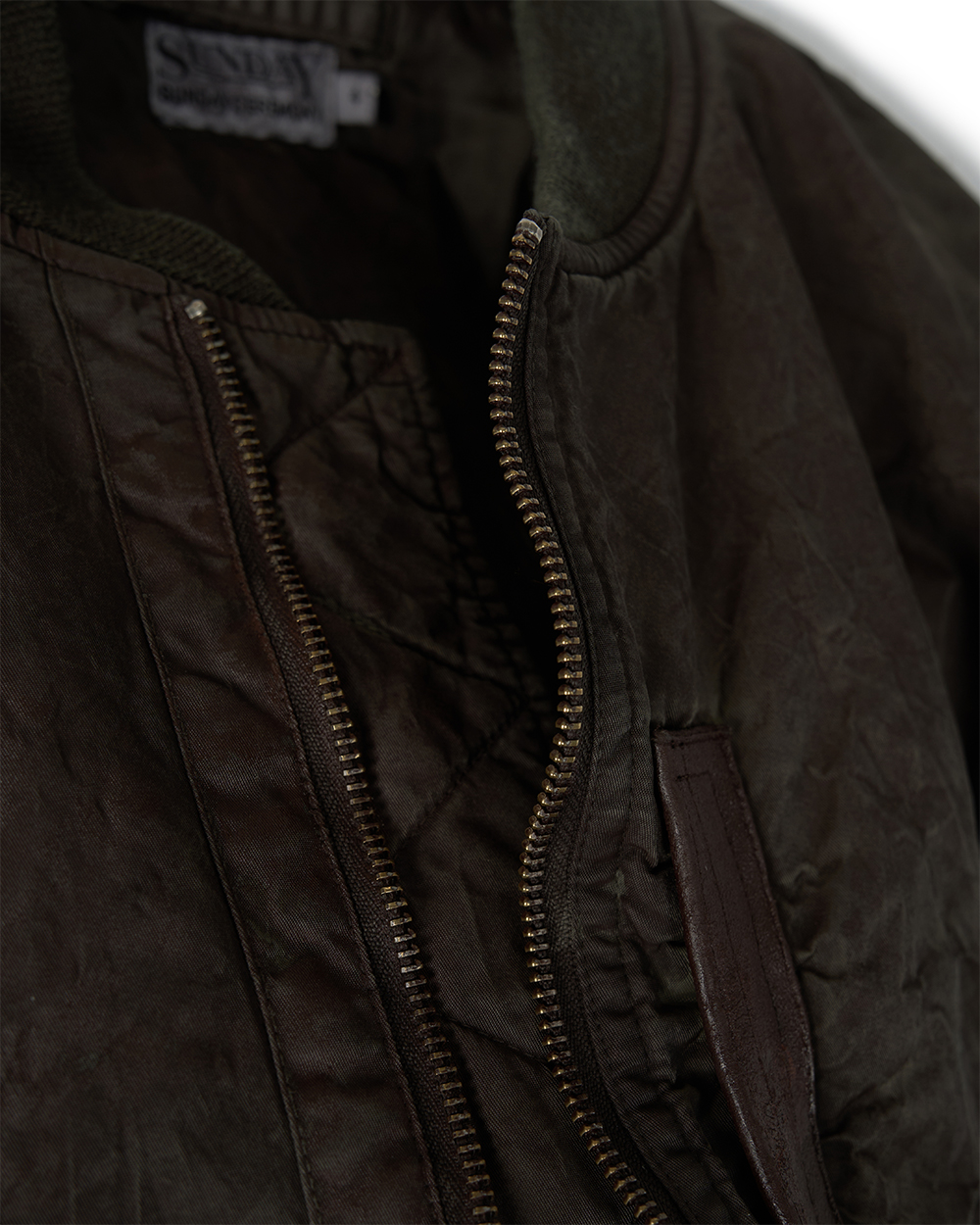선데이세레머니 머드 다이드 B-15B 플라이트 자켓 - 카키(Sunday Ceremony Mud Dyed B-15B Flight Jacket - Khaki) - 4