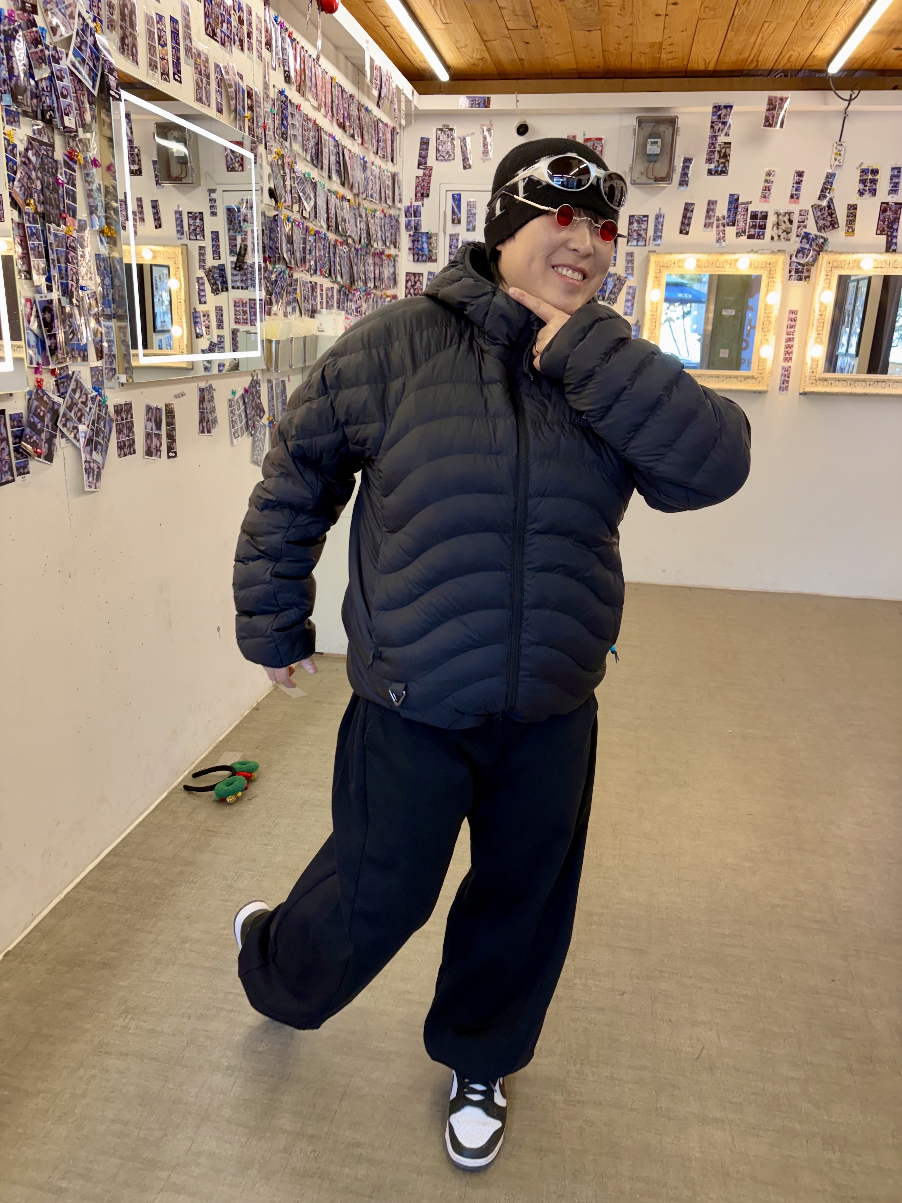 Nike ACG Lava Flow Therma-Fit ADV Jacket Black Summit White - Asia, Matin Kim Logo Jacquard Short Beanie Black 착용 스타일 - 2