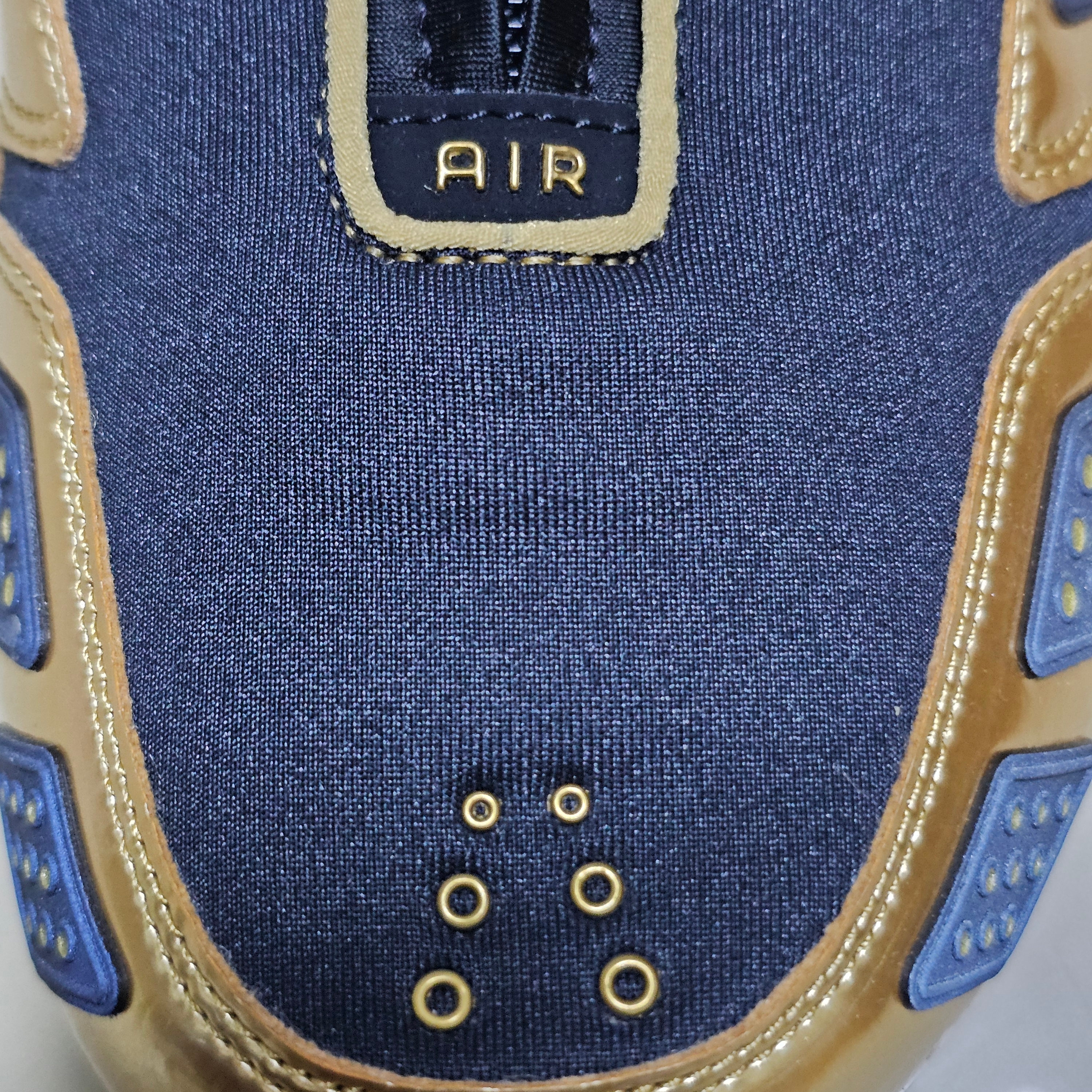 (W) Nike Air Max SNDR SE Black and Metallic Gold 착용 스타일 - 4