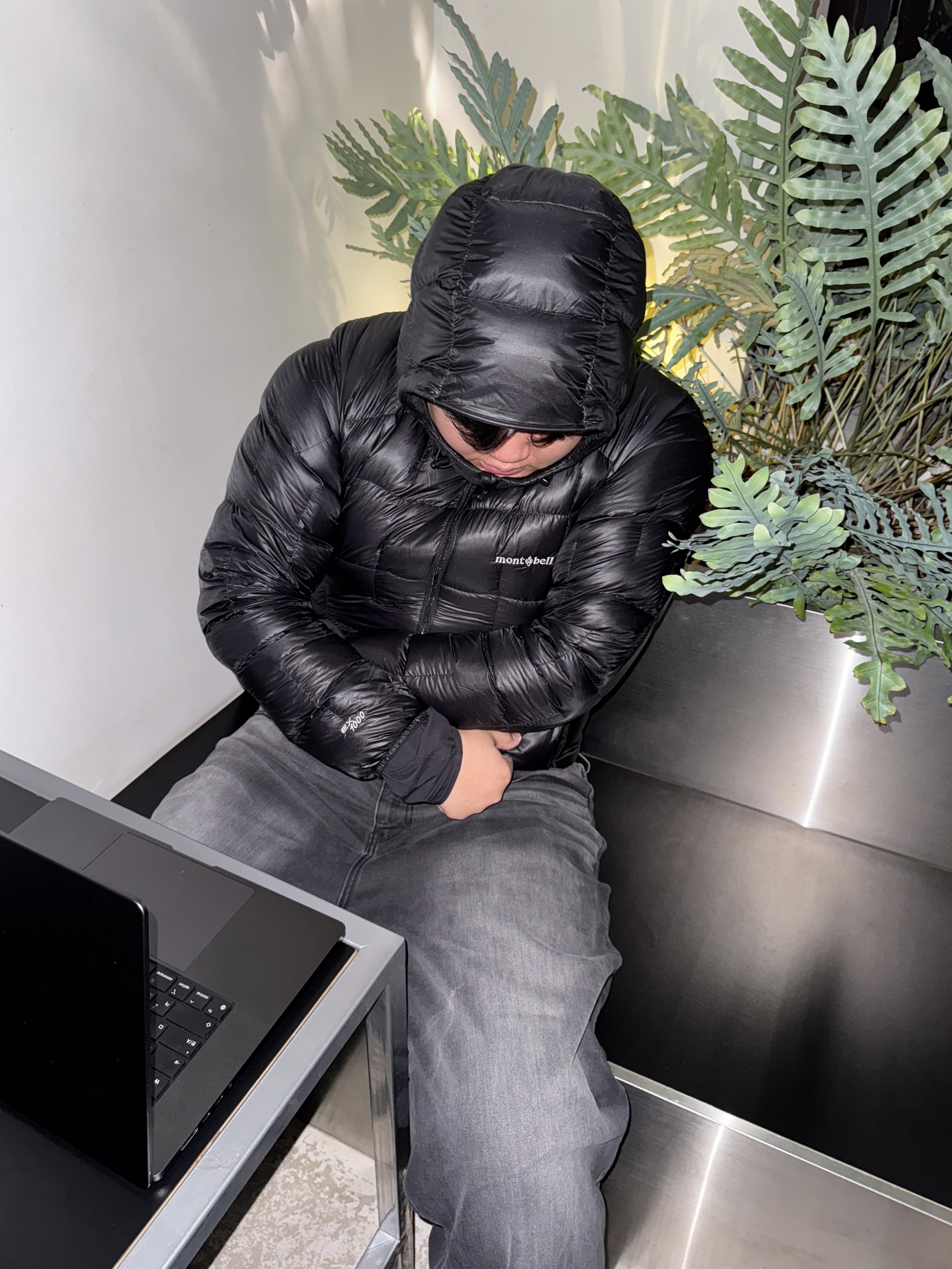 Montbell Plasma 1000 Alpine Down Parka Black, On Running x Post Archive Faction (Paf) Cloudventure Peak All Black 착용 스타일 - 3